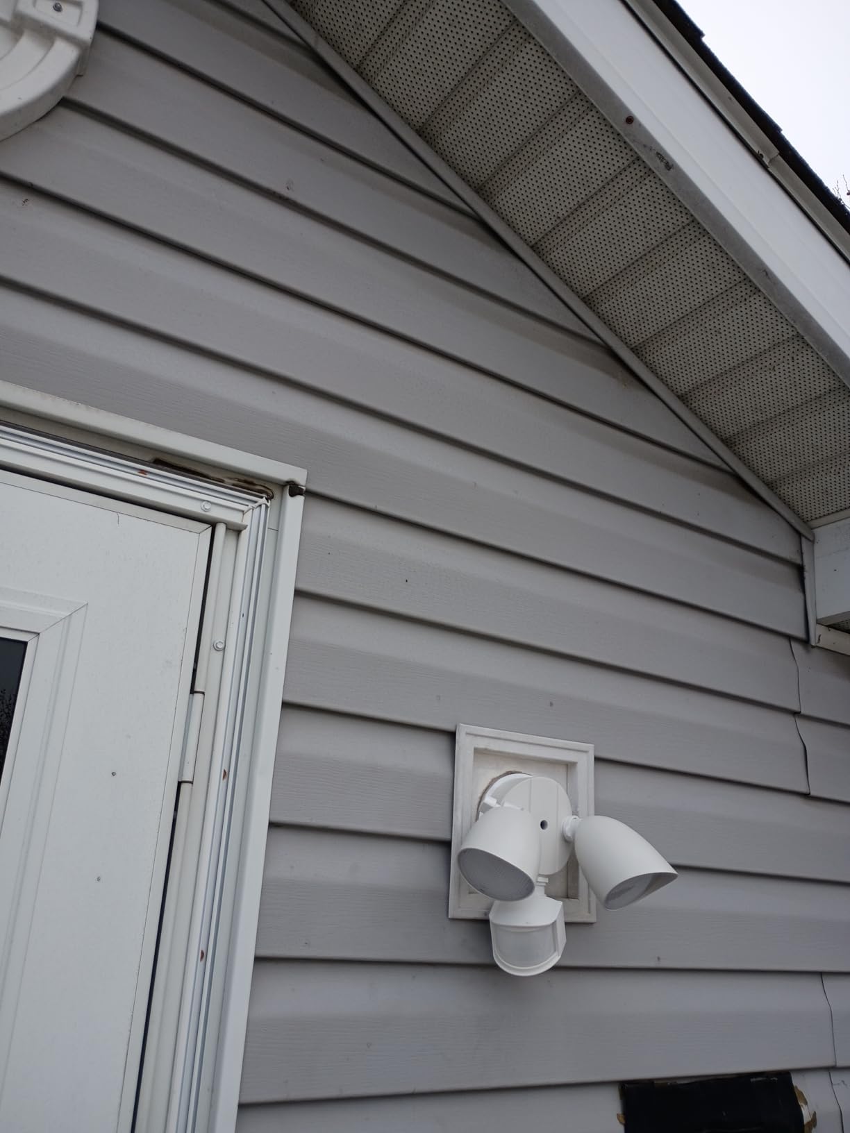 LUTEC 32W 3500 Lumen LED Security Lights Motion Sensor Light Outdoor, 5000K Daylight, IP65 Waterproof, Dusk to Dawn, Motion Detector Flood Light for Garage, Yard, Porch-White customer photo 2