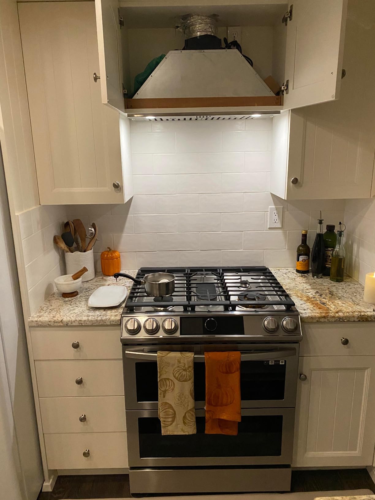 VEVOR Insert Range Hood, 800CFM 3-Speed, 30 Inch Stainless Steel Built-in Kitchen Vent with Push Button Control LED Lights Baffle Filters, Ducted/Ductless Convertible, ETL Listed customer photo 1