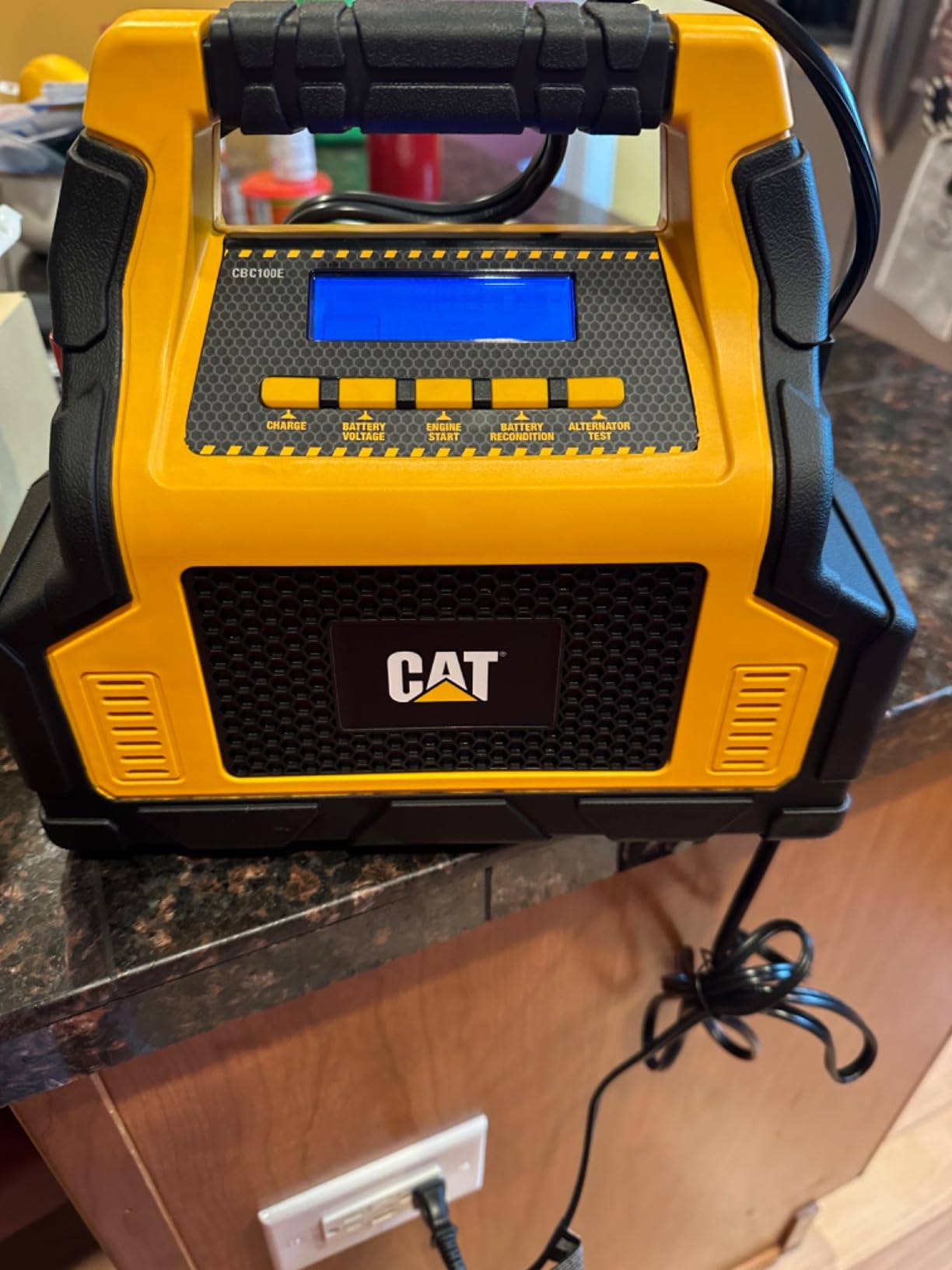 Caterpillar CBC100E Professional 25 Amp Battery Charger, 3 Amp Battery Maintainer with 100 Amp Engine Start customer photo 1