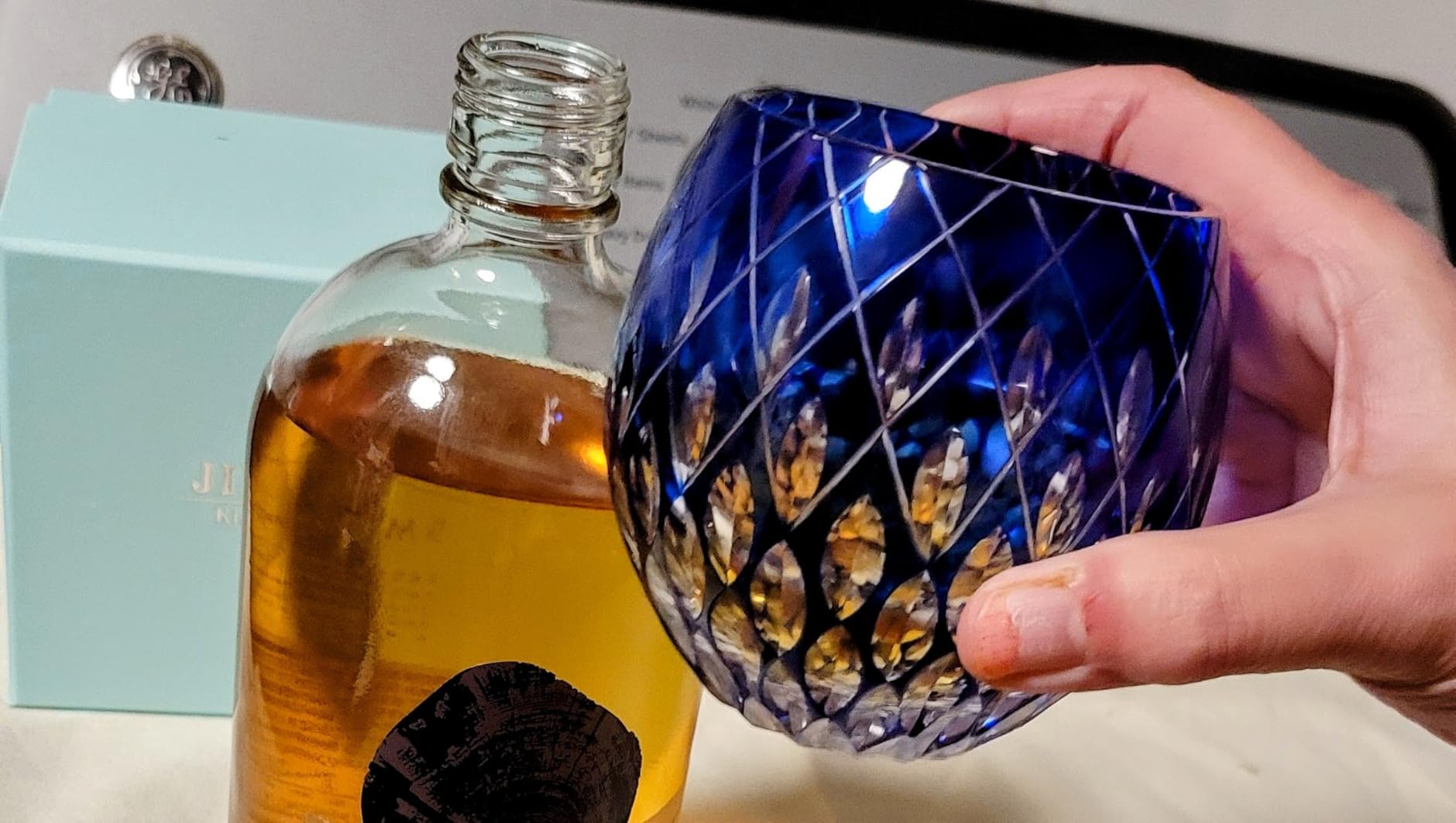 JINZHI Japanese Style EDO Kiriko Whiskey Glasses 11OZ Unique Shape Colored Hand Carved Glass Tumbler for Bourbon Lovers - Style Glassware for Rum - Rocks glasses in Gift Box (Blue) customer photo 2