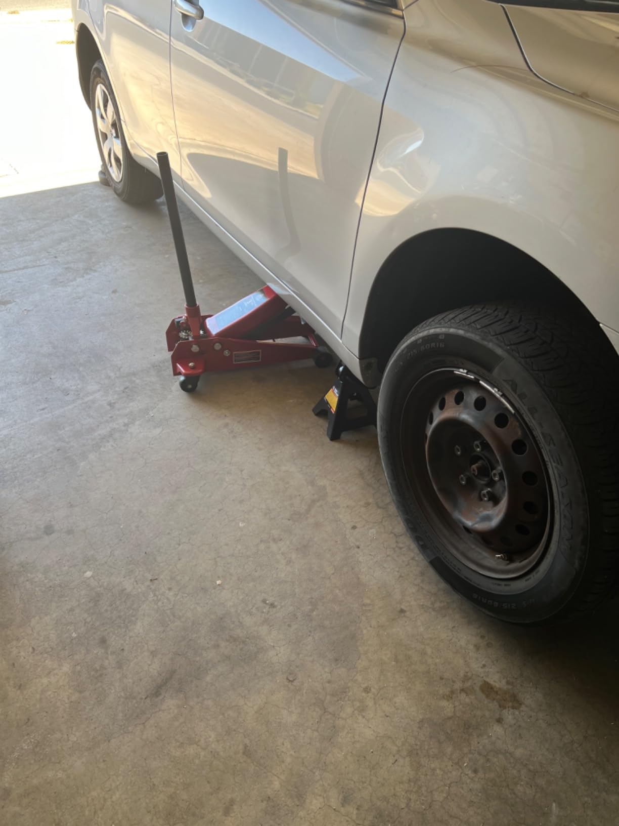 Jack Boss Floor Jack 3 Ton Capacity Fast Lift Service Jack Steel Heavy Duty Hydraulic Car Jack customer photo 2