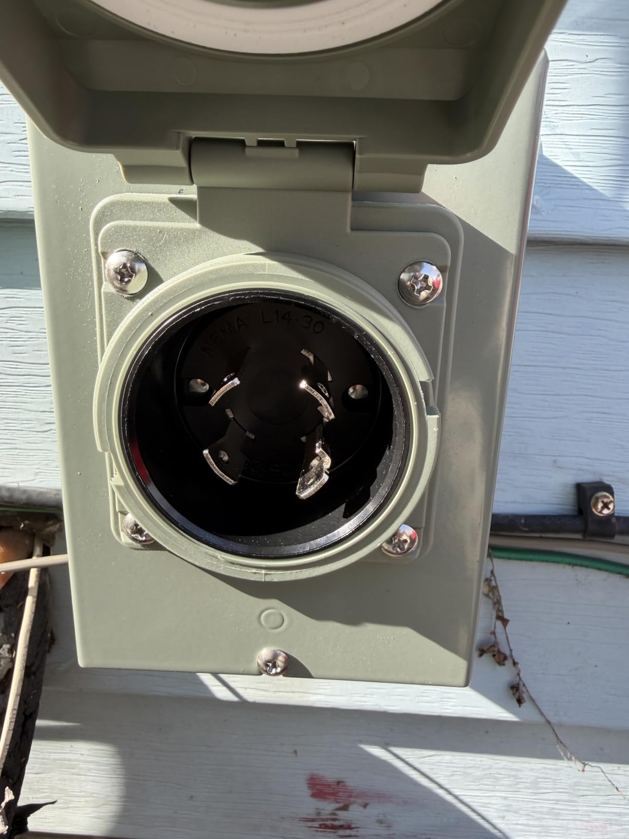 BEBOBLY Generator Inlet Box, 30 Amp NEMA L14-30P Power Inlet Box for 4 Prong Generator Cord, 7500W 125/250V Receptacle for Outdoor Use, Generator Accessories, Weatherproof, ETL Listed customer photo 1