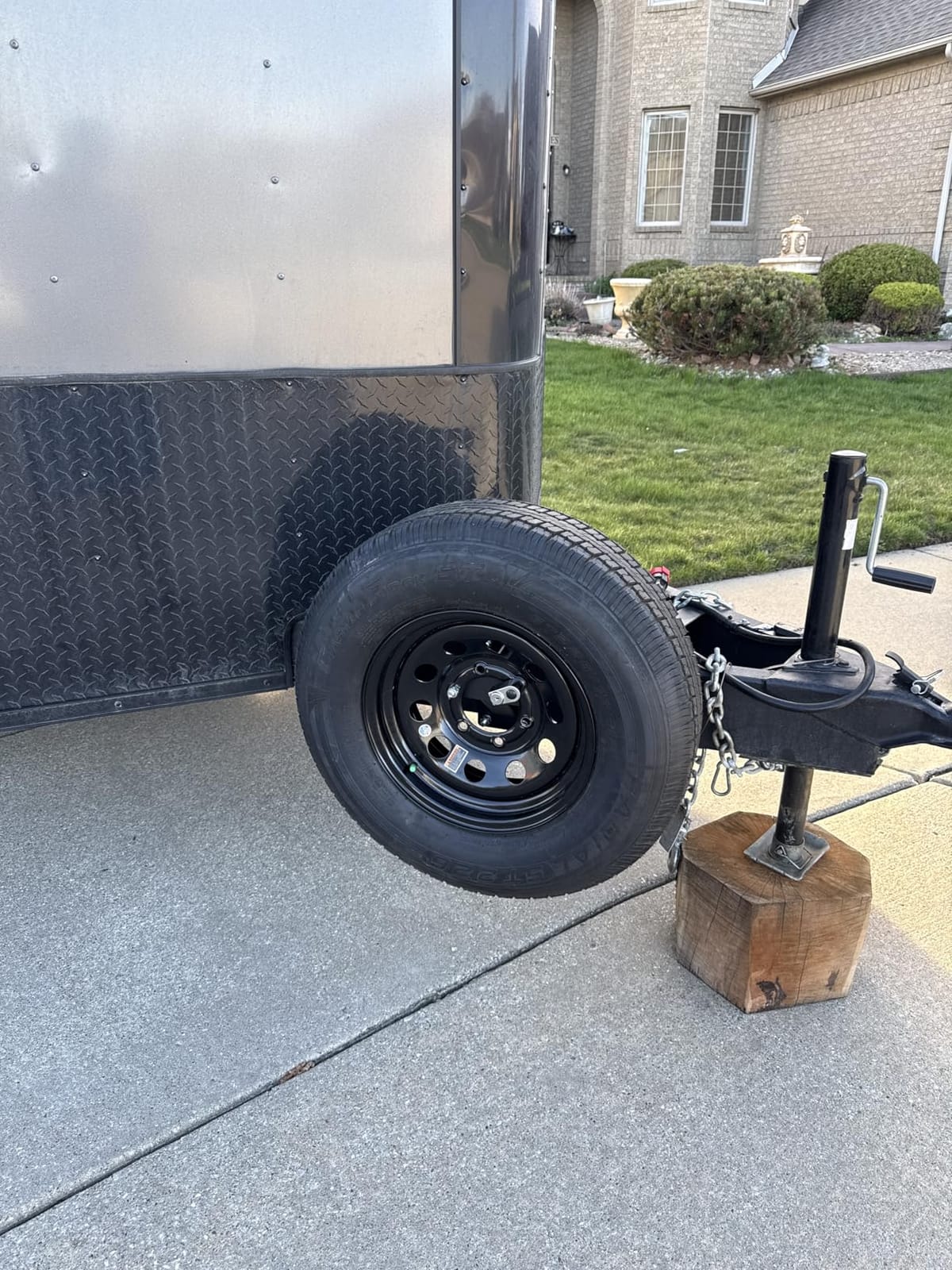 GADFISH Spare Tire Carrier, Spare Tire Mount Boat Trailer Carrier Bracket, Heavy Duty Lock Holder, Fits 4 & 5 & 6 Lugs Trailer Wheels on 4