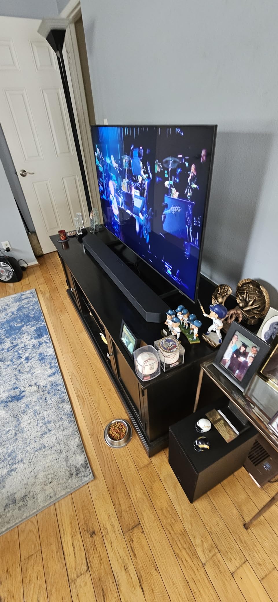 Samsung HW-Q600C 3.1.2ch Soundbar w/Dolby Audio, Q-Symphony, Adaptive Sound, HDMI eARC, Game Mode Pro, Bluetooth, Acoustic Beam, Tap Sound customer photo 2