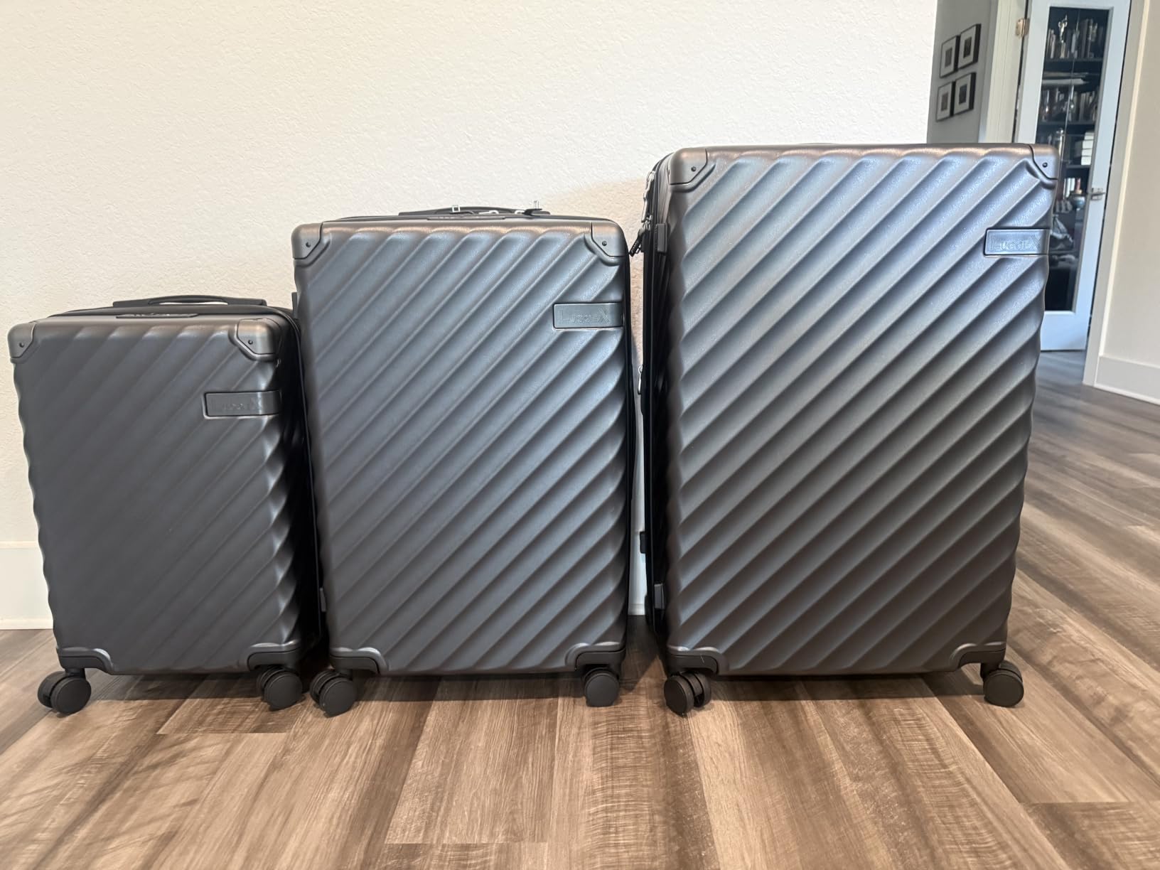 28 Inch Checked Luggage with Spinner Wheels, Charcoal Metallic customer photo 1