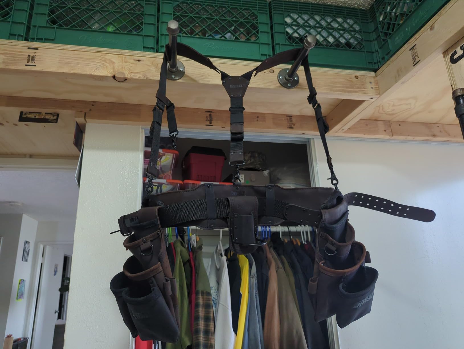 DEWALT Leather Tool Belt Organizer with 18 Pockets, Heavy Duty Construction (DWST550113) customer photo 2