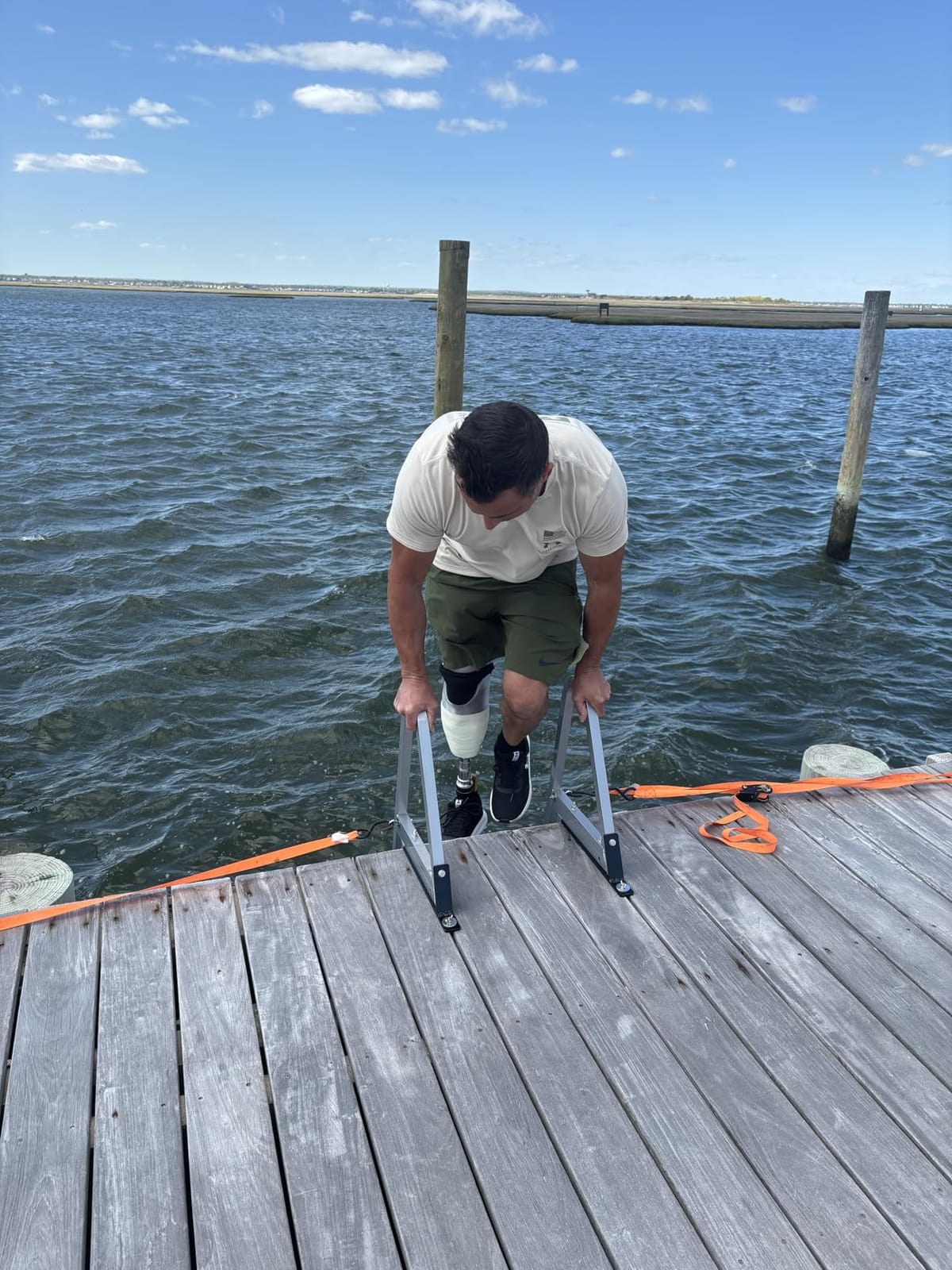 VEVOR Removable Dock Ladder 3 Steps 350 lbs Capacity Pontoon Boat Ladder | for Ship/Lake Swimming/Pool/Marine Boarding, Thickened Aluminum Alloy, 4 in Wide Step, Non-Slip Pedal, Quick Release Design customer photo 1