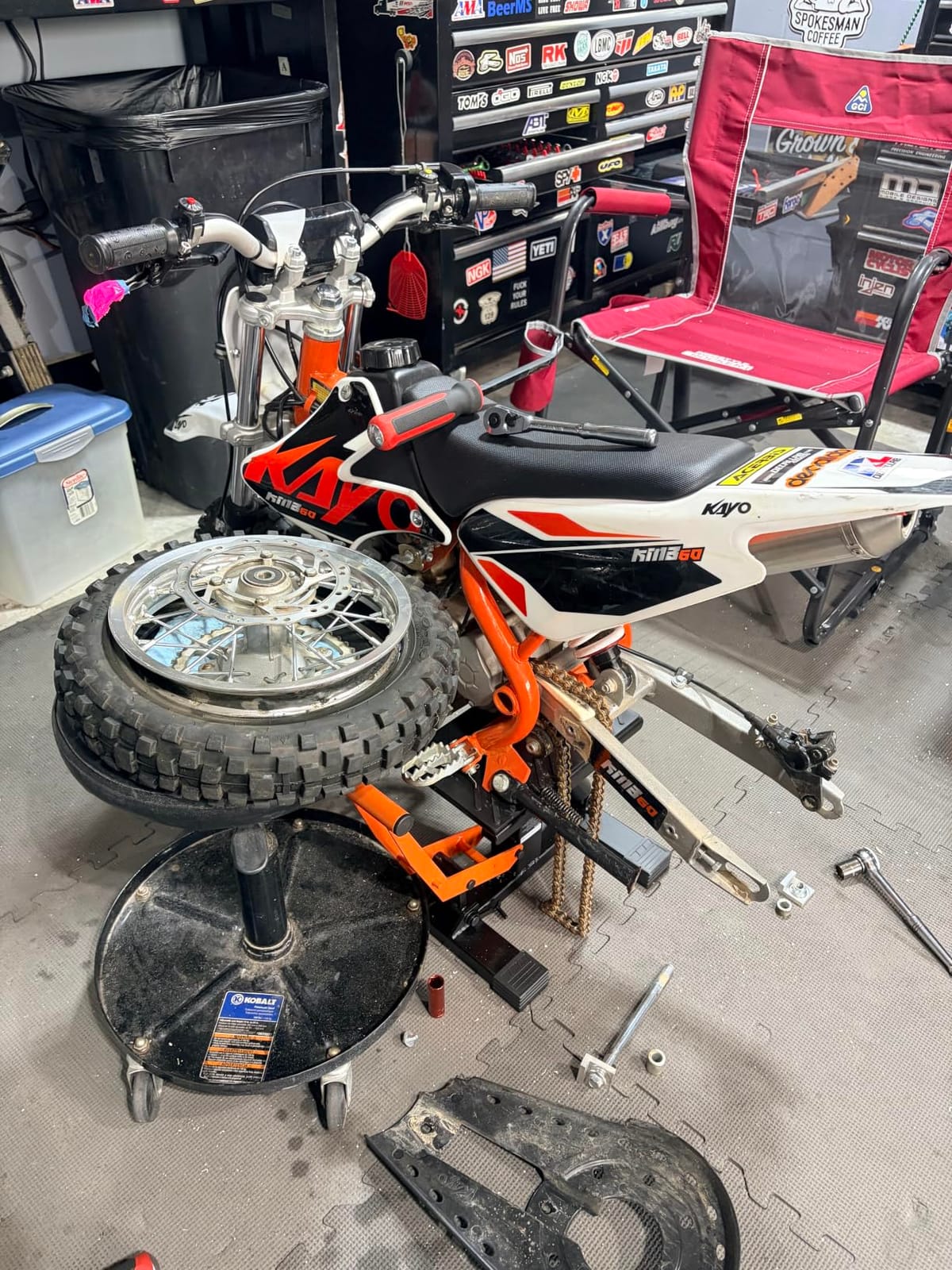 VEVOR Dirt Bike Lift Stand 440 lbs Capacity Motorcycle Jack Lift Stand | For Dirt Pit Bike Repair, Maintenance, Dirt Bike Accessories, Hydraulic Lift Operation, with Height Adjustable Hoist Table customer photo 1