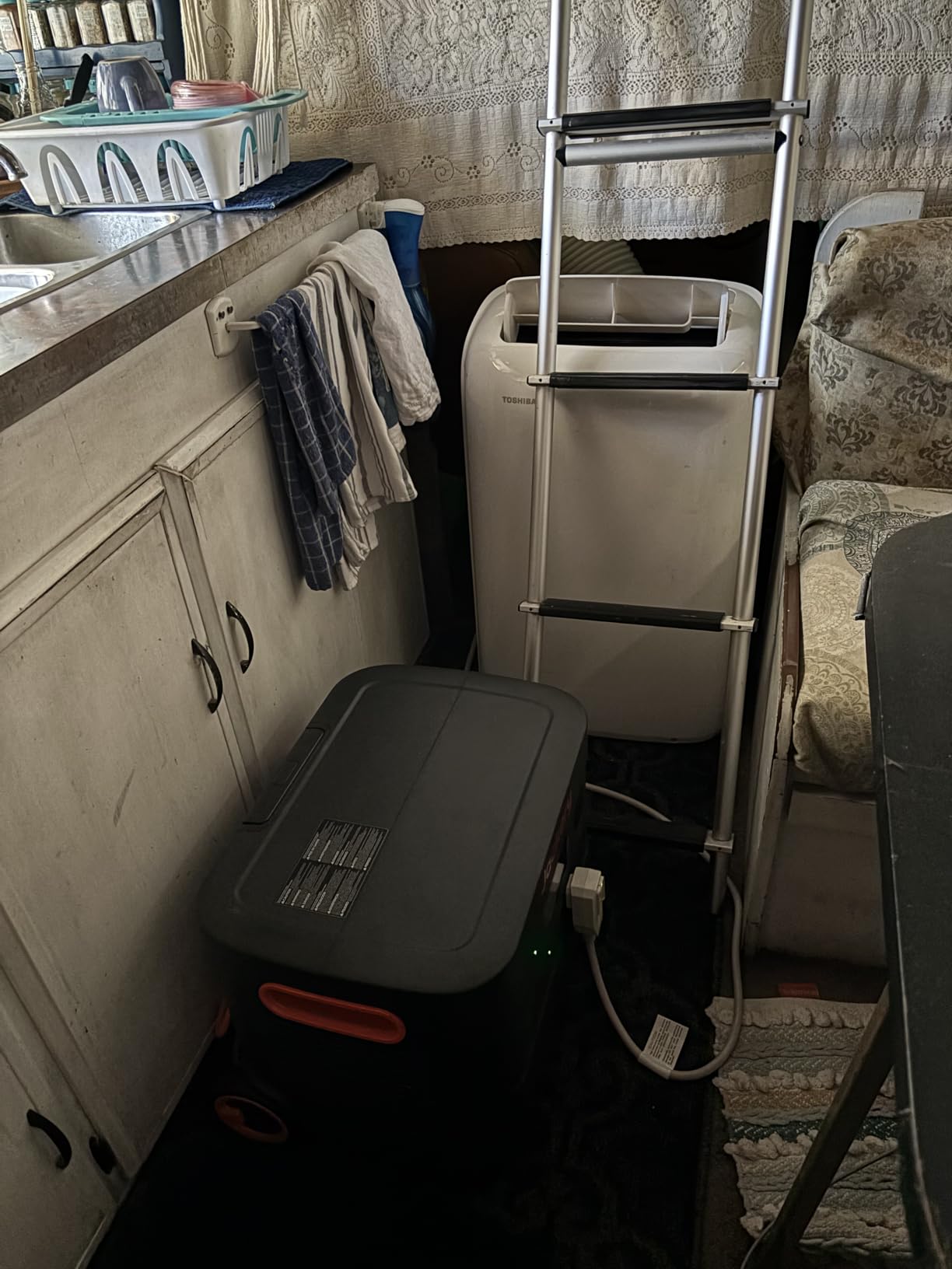Jackery Explorer 2000 Plus Portable Power Station, 2042Wh, 3000W AC Output, LiFePO4 Battery, Expandable to 24kWh, UPS Home Backup, Solar Generator for Emergency, Camping, RV (Solar Panel Optional) customer photo 1