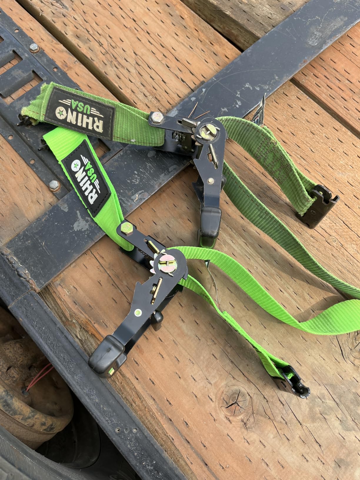 Rhino USA E-Track Ratchet Tie Down Straps (4-Pack) - 2in x 16ft | 4,500lb Break Strength. Ultimate heavy duty eTrack cargo strap system for trailer, truck, motorcycle & vans. Green customer photo 1