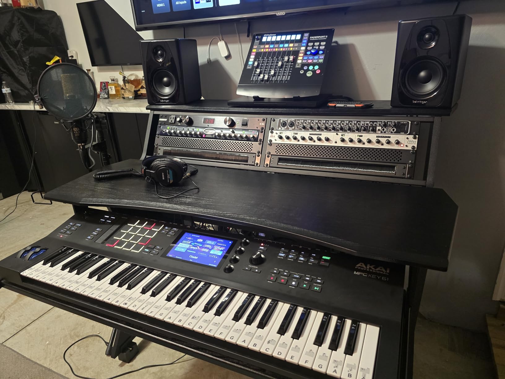 BE200 Series Music Studio Desk Workstation with 2 x 4U Rack (Natural Oak) customer photo 1