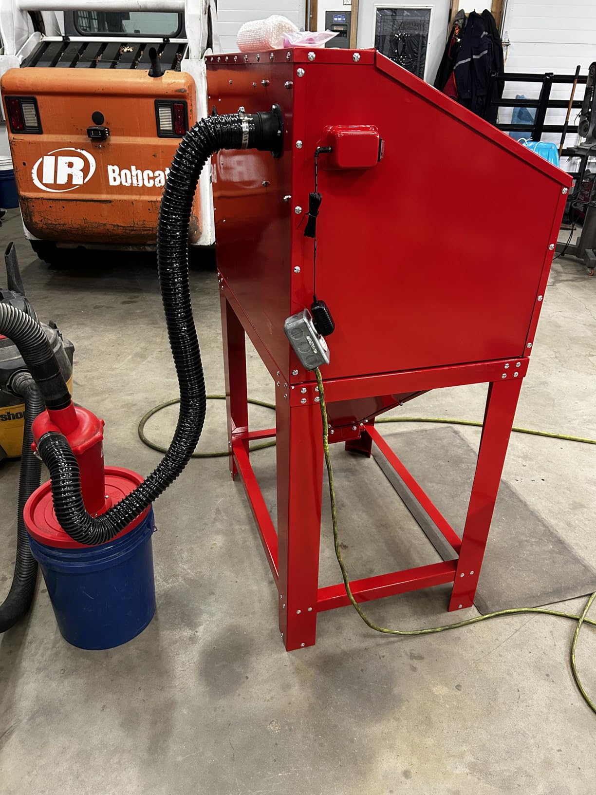 40 Gallon Bench Top Air Sandblasting Cabinet | Heavy Duty Steel, Includes Gun and 4 Nozzles, 60-125PSI/6-25CFM, For Rust Removal, Stain, Paint customer photo 1