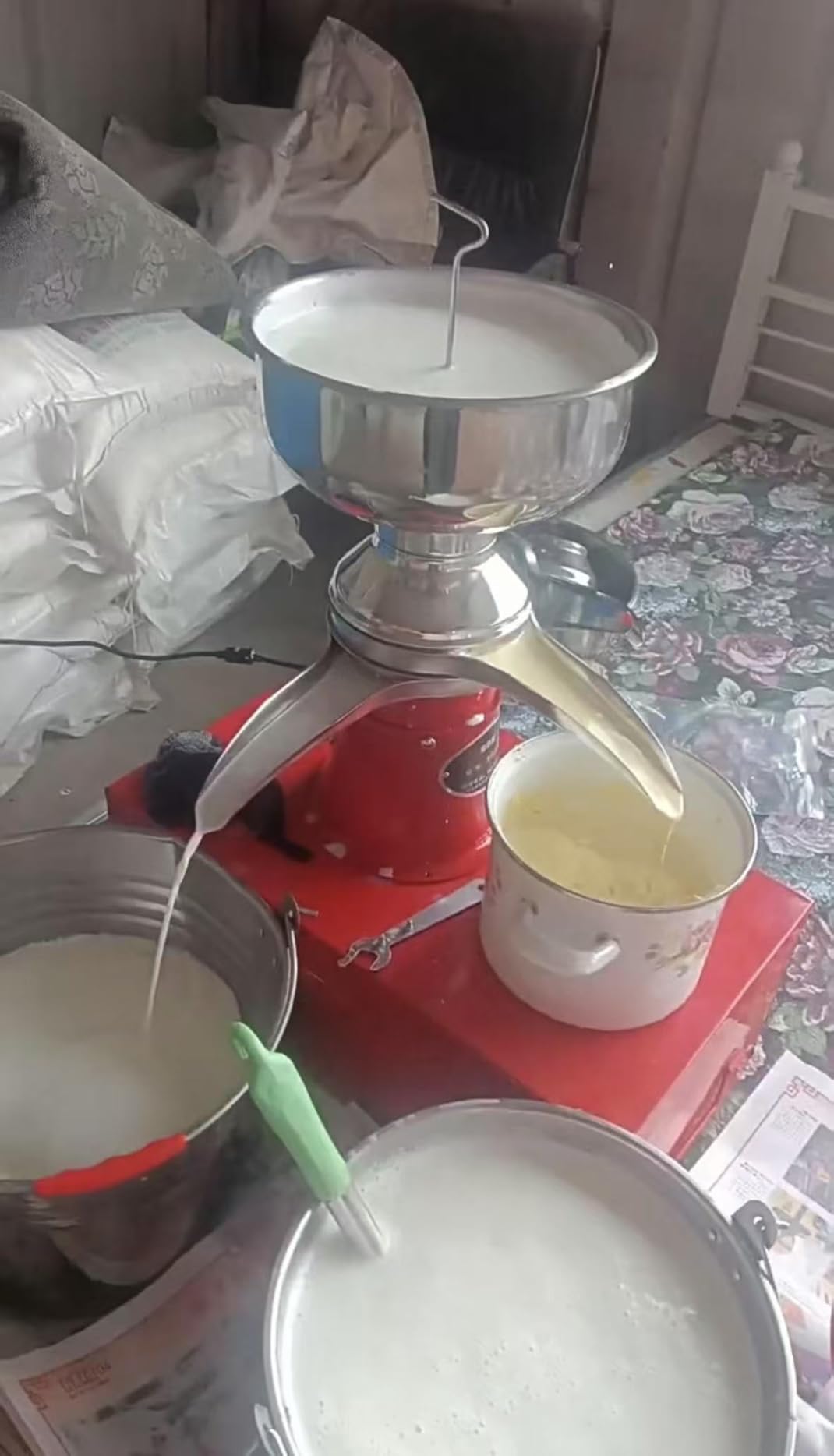 Milk Cream Separator, Stainless Steel Electric Milk Cream Centrifugal Separator, 25 Gal/H & 10500RPM Goat Milk Separator, Milk Skimmer with 5L Bowl Capacity for Goats Cows customer photo 1
