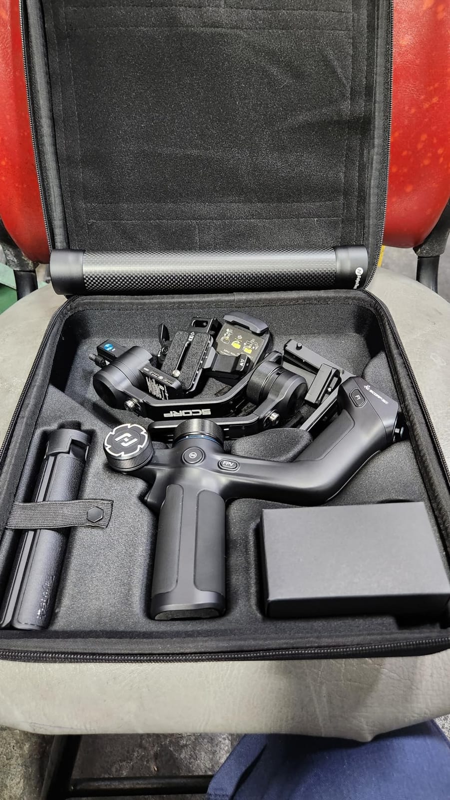 FeiyuTech SCORP Mini 2 Combo Camera Gimbal with Built-in AI Tracking | All-in-one 3-axis gimbal with gesture control, touchscreen and quick release for cameras, action cams and smartphones customer photo 1