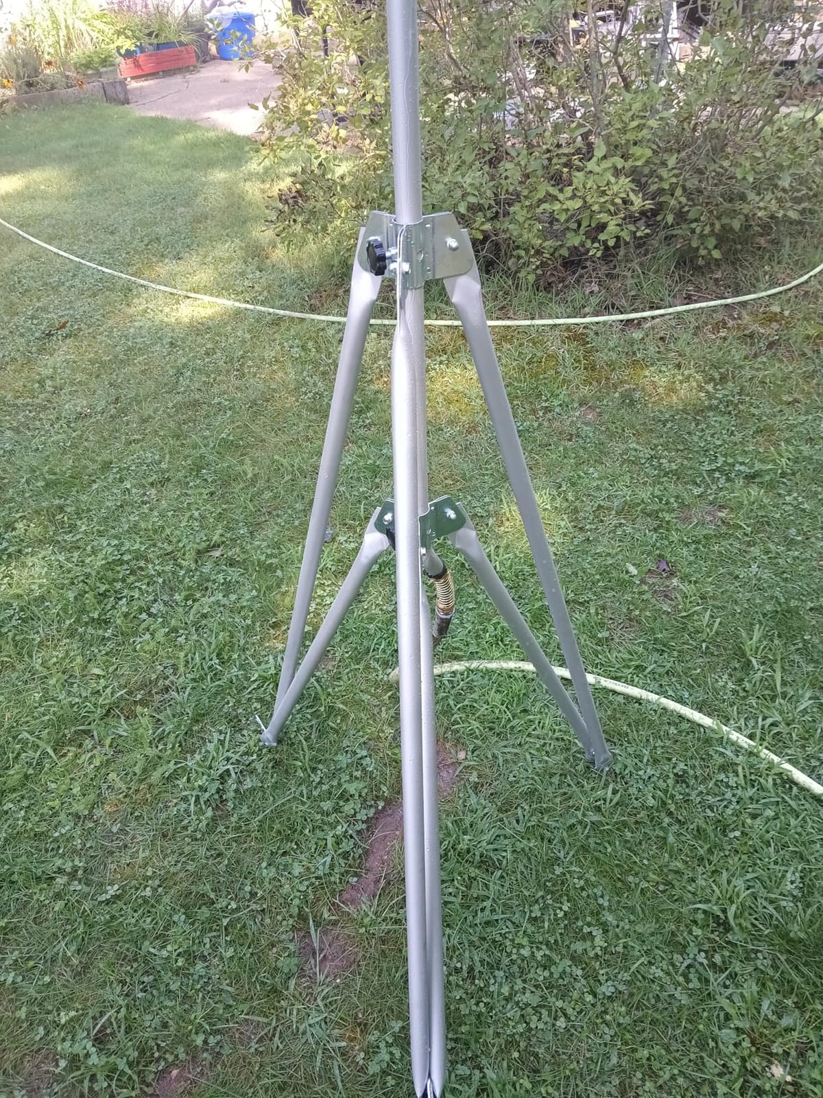 Heavy Duty Tripod Sprinkler 300003, Long Range Sprinkler with 100 FT Reach, 6 Feet Adjustable Tripod Height, 360° Range Control, for Farm, Lawn, Field, Orchard Irrigation by New England Garden Tools customer photo 2