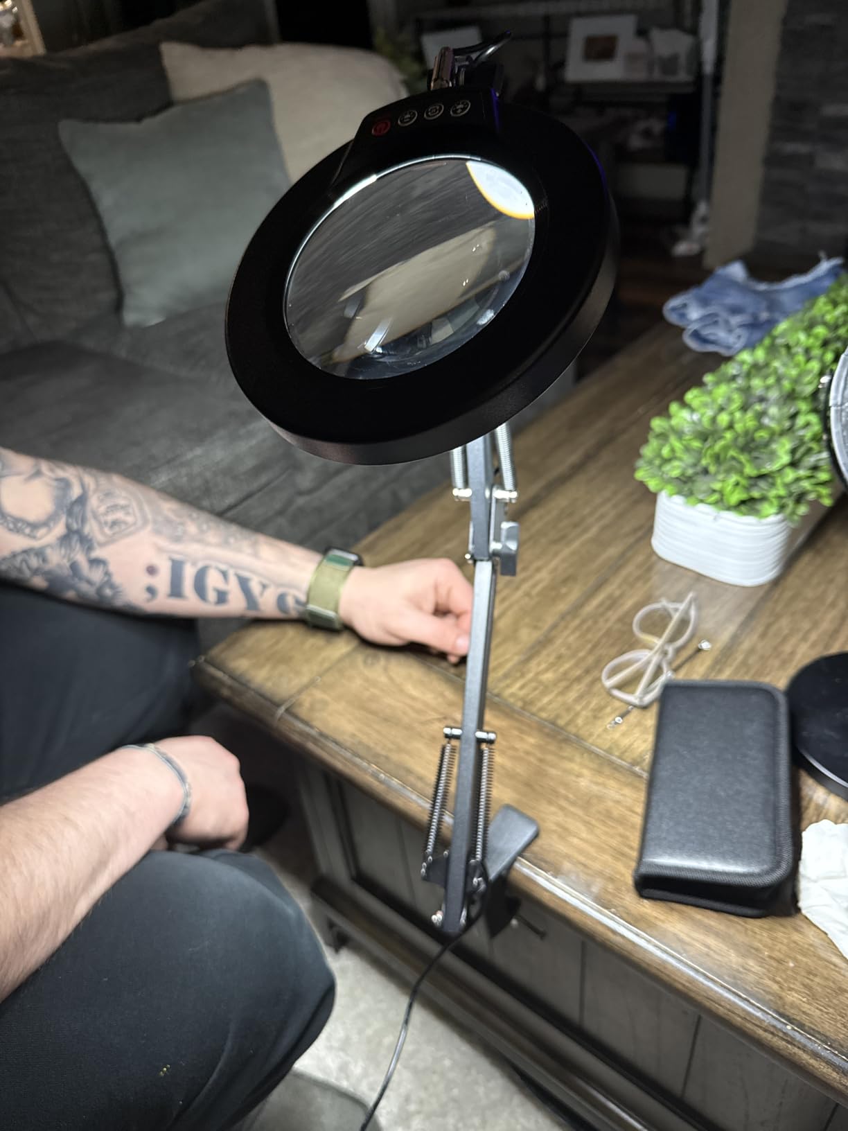 Coyeth 10X Magnifying Glass with Light and Clamp, Real Glass Stand Lighted Magnifier, 5 Color Modes Stepless Dimmable LED Desk Lamp Hands Free for Crafts Hobby Reading Painting Sewing Close Work customer photo 2