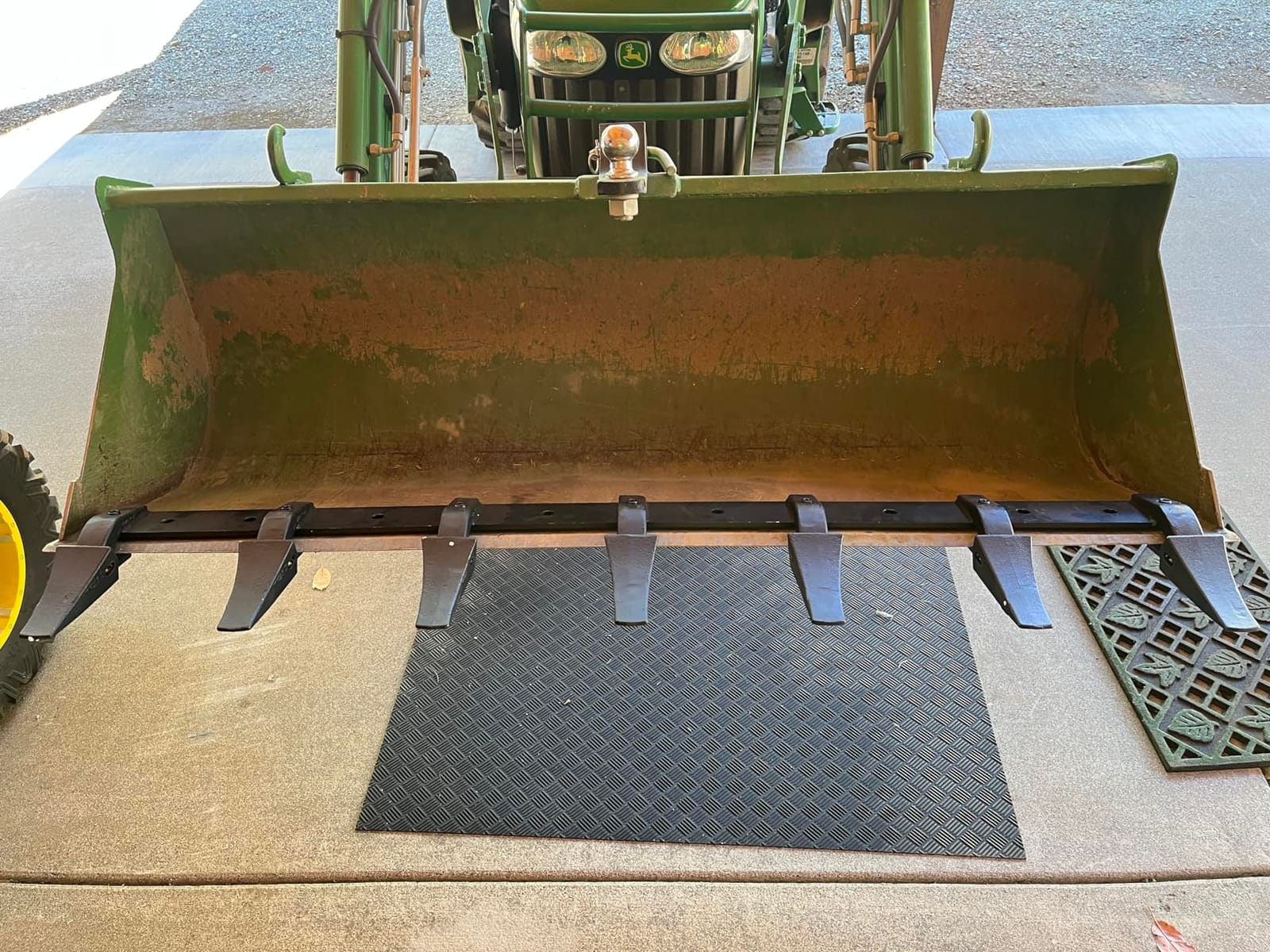 VEVOR Bucket Tooth Bar, 53'', Heavy Duty Tractor Bucket Teeth Bar for Sub-Compact Tractor Loader, 4560 lbs Load-Bearing Capacity customer photo 2