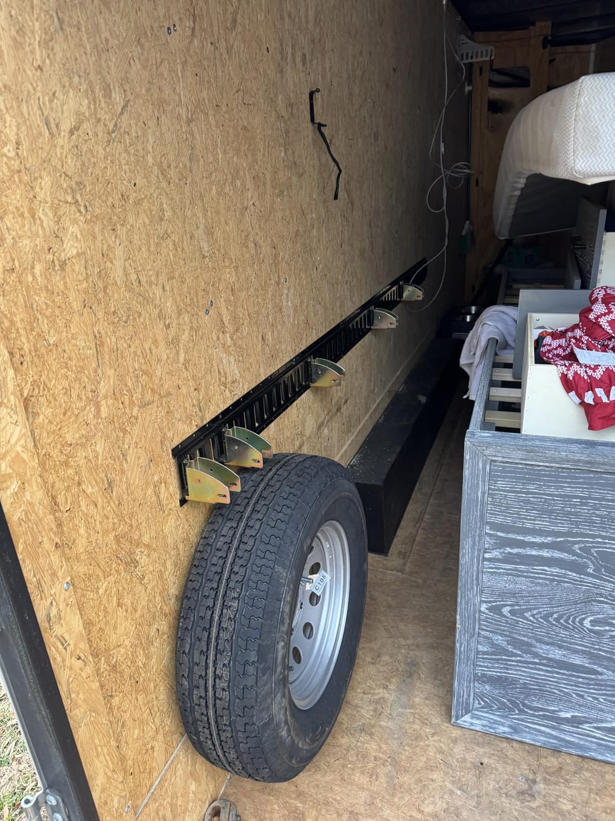 Wall Mount Spare Tire Carrier Mount for Trailer Spare Tire Mount for Utility Trailer Enclosed Trailer Accessories Spare Tire Holder, Wheel Bracket Rack for Enclosed Trailer(Black) customer photo 1