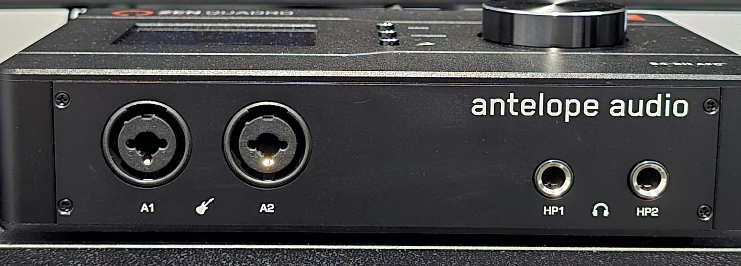 Antelope Audio Zen Quadro Audio Interface with Synergy Core Real-Time FX | 14-In/10-Out, 4 Discrete Mic Preamps, Near-Zero Latency DSP Effects, Dual USB-C customer photo 2
