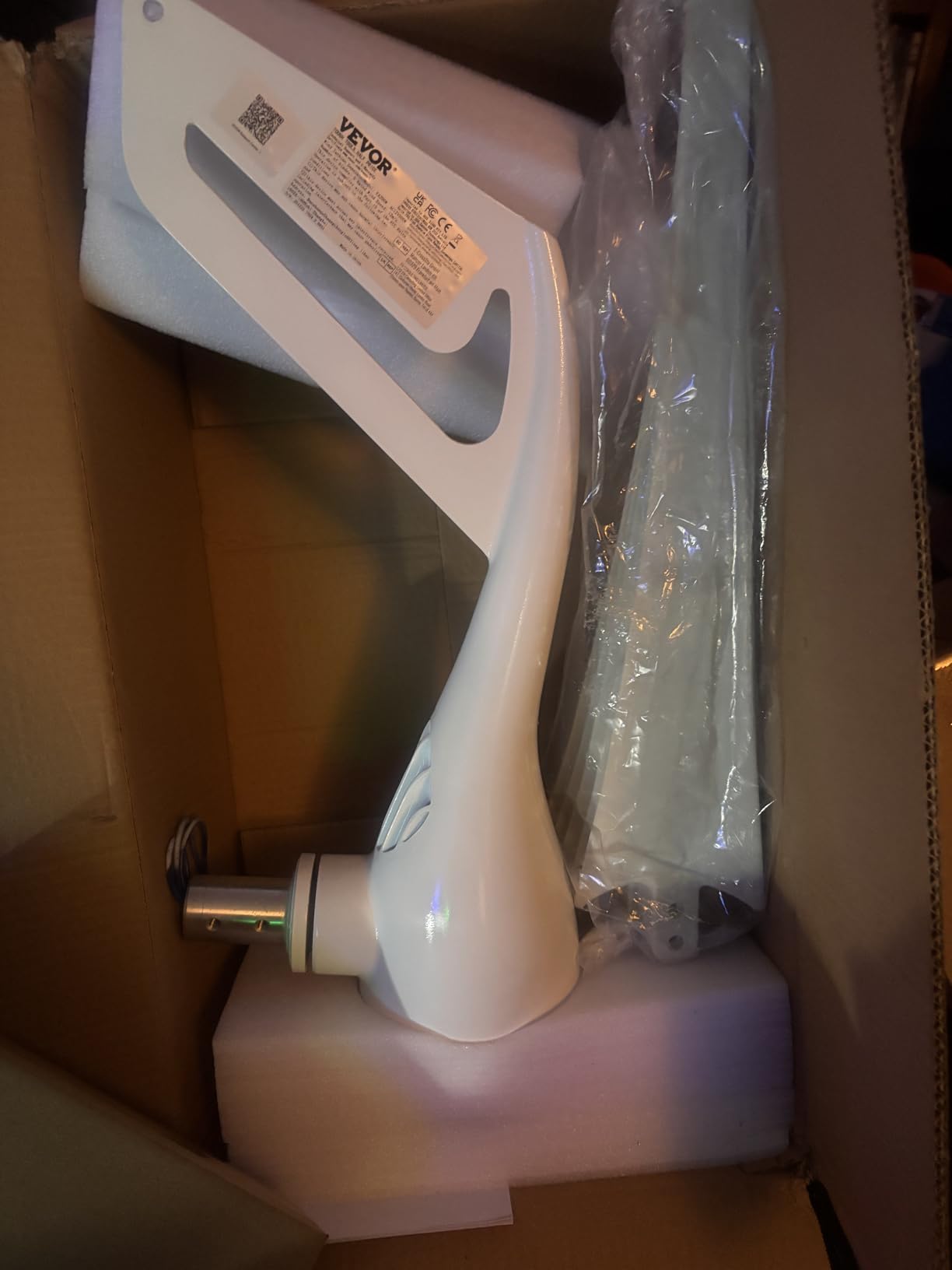 VEVOR 500W Wind Turbine Generator, 12V Wind Turbine Kit, 5-Blade Wind Power Generator with MPPT Controller, Adjustable Windward Direction & 2.5m/s Start Wind Speed, Suitable for Home, Farm, RVs, Boats customer photo 1