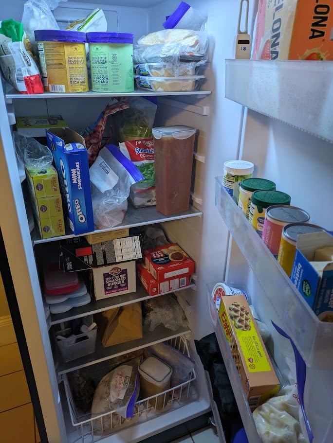 BLACK+DECKER 14 Cu. Ft. Convertible Freezer Refrigerator, Upright Freezer with Glass Shelves, ENERGY STAR rated, Frost Free, BUC1400XW, White customer photo 1
