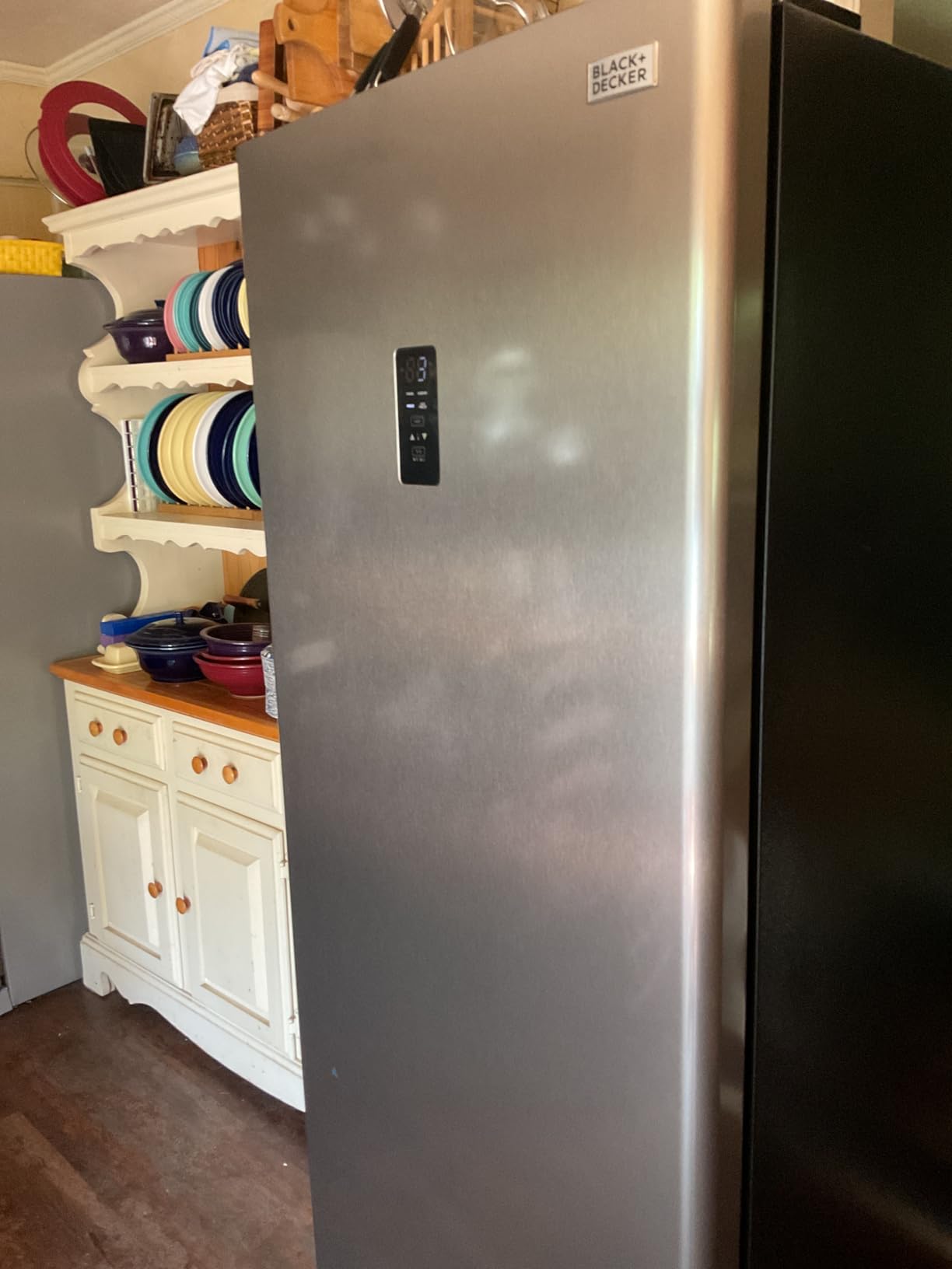 BLACK+DECKER 14 Cu. Ft. Convertible Freezer Refrigerator, Upright Freezer with Glass Shelves, ENERGY STAR rated, Frost Free, BUC1400XW, White customer photo 2
