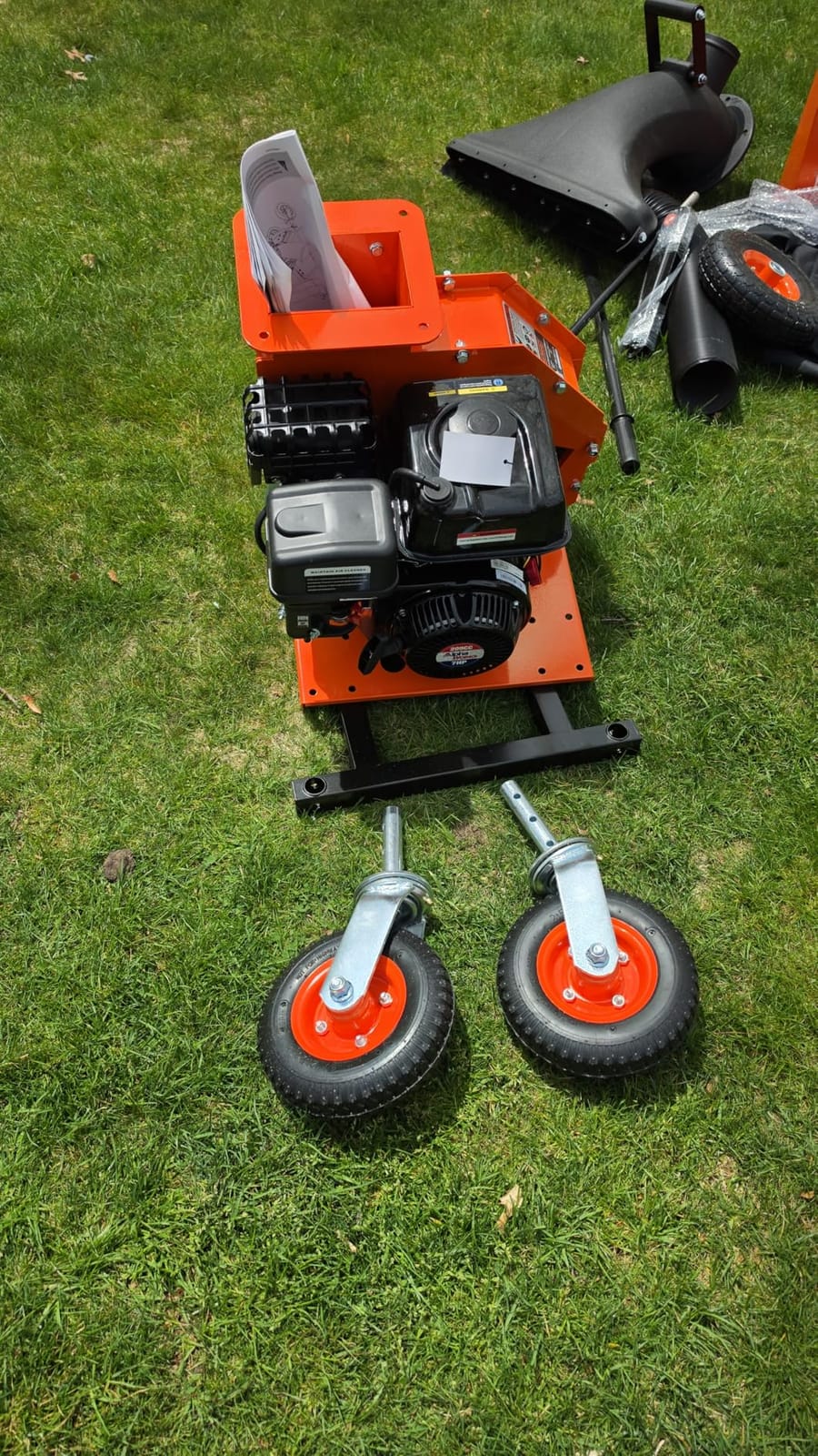 Leaf Vacuum & Wood Chipper - 7 HP 209CC Gas Engine, 10:1 Mulch Ratio, 6 Bushel Bag Capacity, Castor Wheels, Dual Function: Walk-Behind Leaf Vacuum Mulcher & Wood Chipper customer photo 2