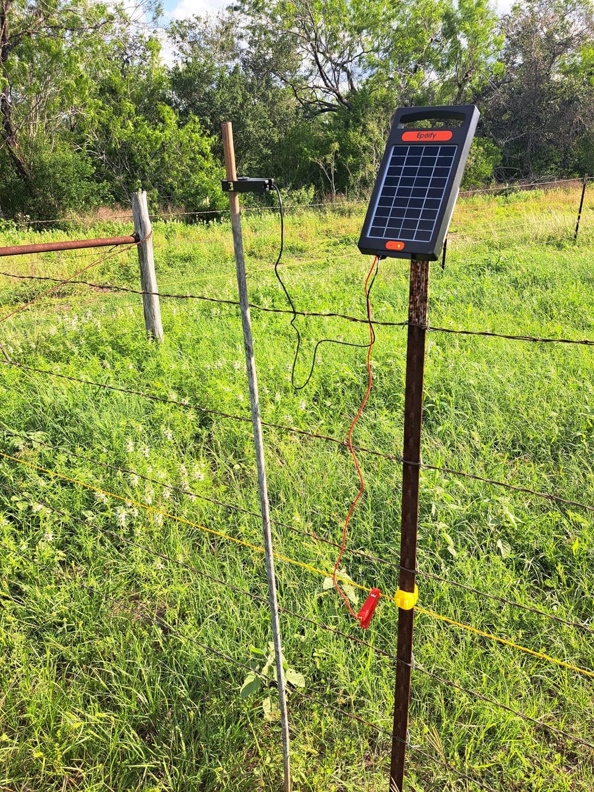 24-Hour Solar Electric Fence Charger, 0.18J, 10-Mile for Livestock | Portable All-in-One Energizer, 5700-10200V Pulse Output, 24/7 Solar Charging, Weatherproof, Deters Predators customer photo 2