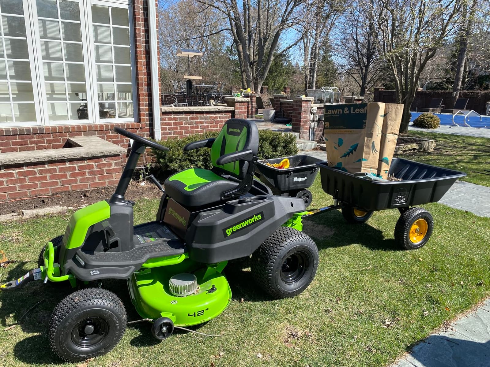 Greenworks 80V 42' Riding Lawn Mower (2 Acre, 32 HP Gas Equivalent, 5 MPH, Cargo Bin, Tow Up to 200 lbs.), (4) 5.0Ah Batteries (1,600 Wh Max) + Turbo Wall Charger customer photo 2