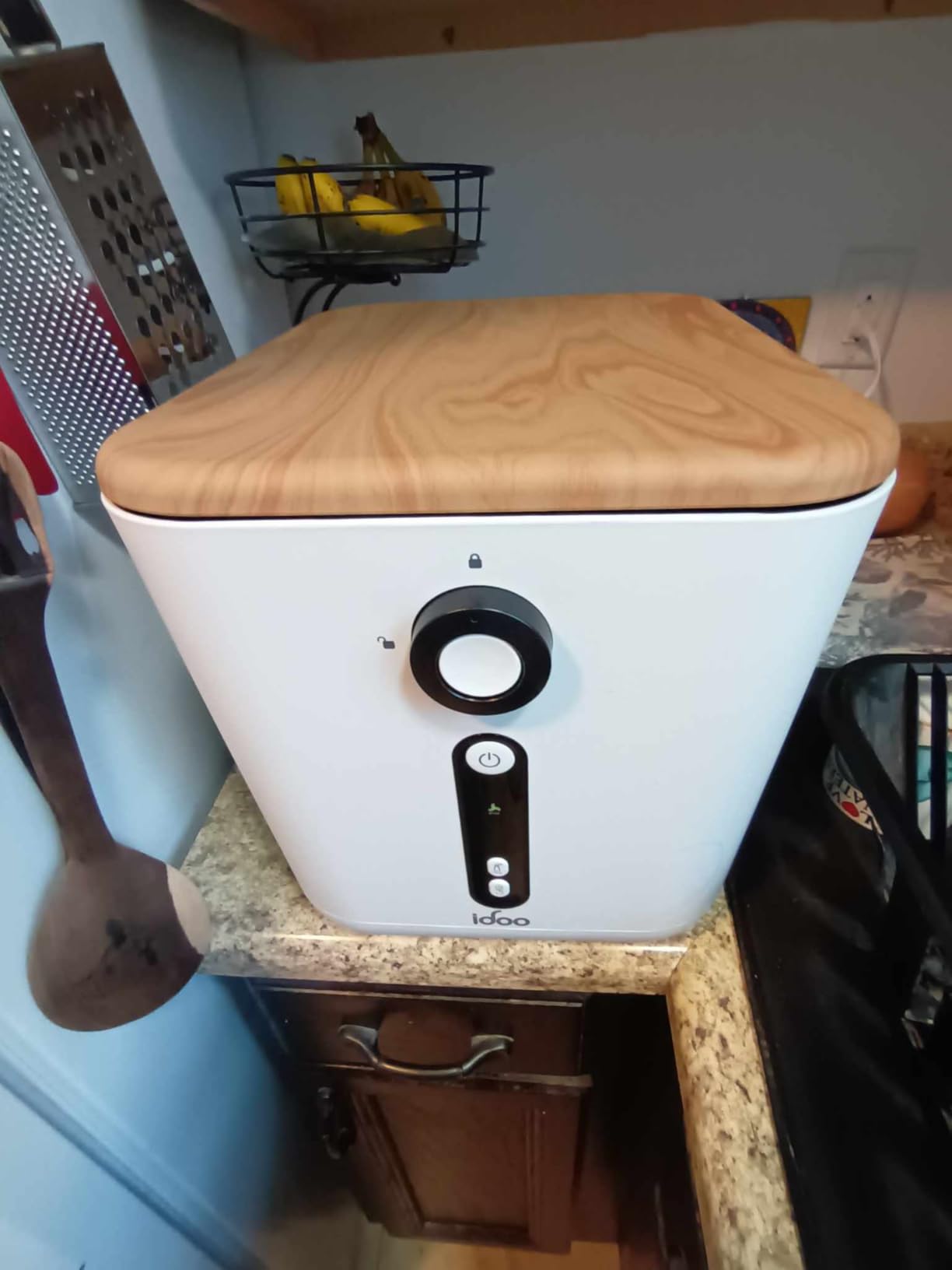 iDOO Electric Composter for Kitchen, 3L Countertop Compost Bin, Odorless Kitchen Composter, Indoor/Outdoor Compost Machine, Turn Food Waste into Fertilizer, Auto-Cleaning, White customer photo 1
