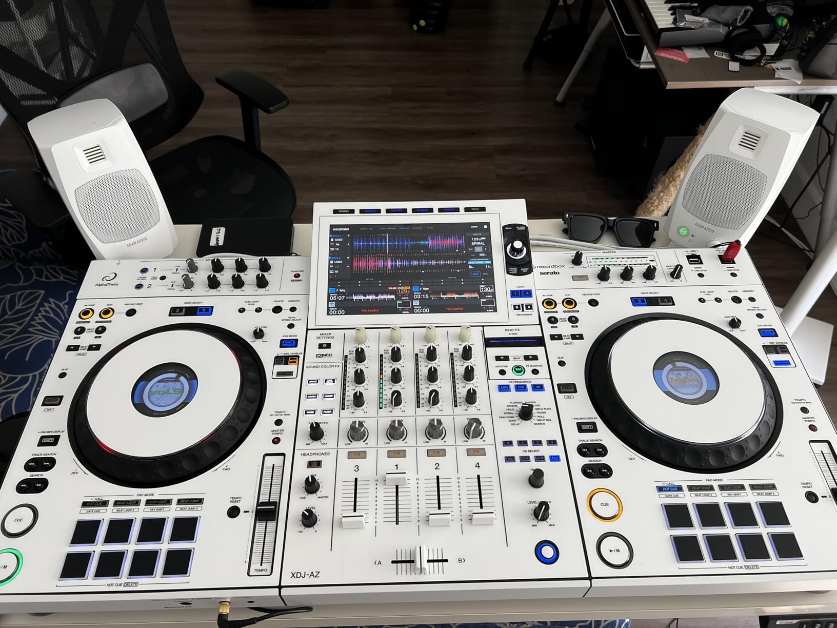 ADAM Audio D3V Active Desktop Studio Monitor Speakers - White | USB-C, D-ART Tweeter, 3.5in Woofer, 240W, 45Hz-23kHz, 97dB SPL, Balanced TRS, Headphone Out customer photo 2