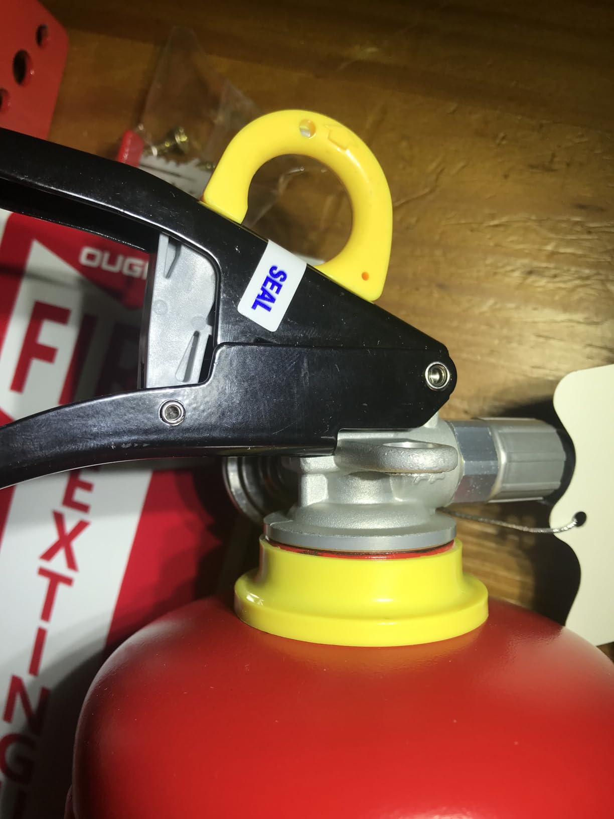 Ougist ABC Dry Chemical Fire Extinguisher, 5 lb - 2-A:10-B:C Rated for Home, Office & Vehicle, Quick Release, Easy-Grip Handle, Ideal for Electrical & Grease Fires, Car Extinguisher, Model FF2KG customer photo 1
