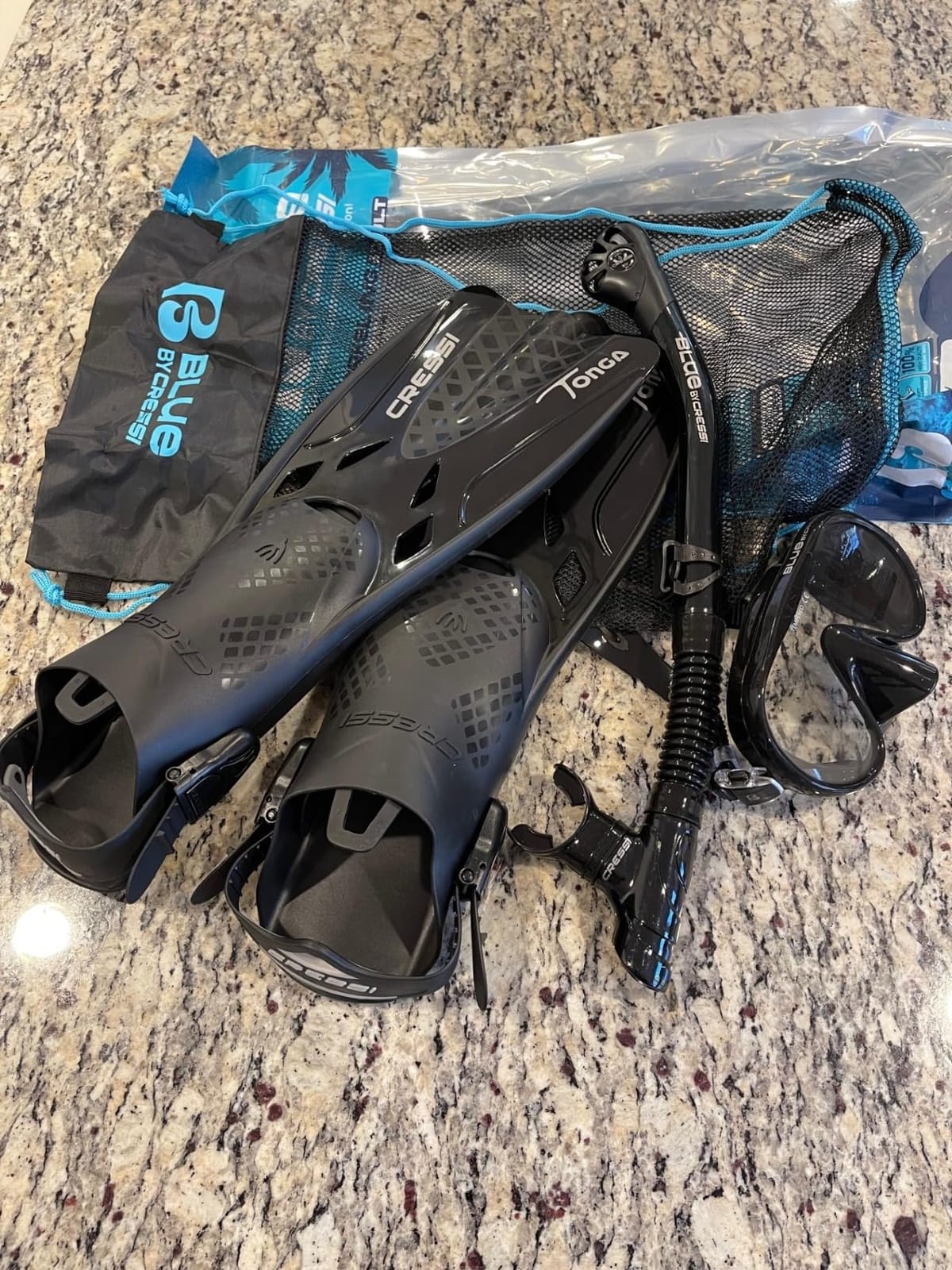 Cressi Explorer Snorkel Set - Lightweight and Easy to Use - Mask, Snorkel, and Tonga Fins- Designed in Italy by Cressi customer photo 1