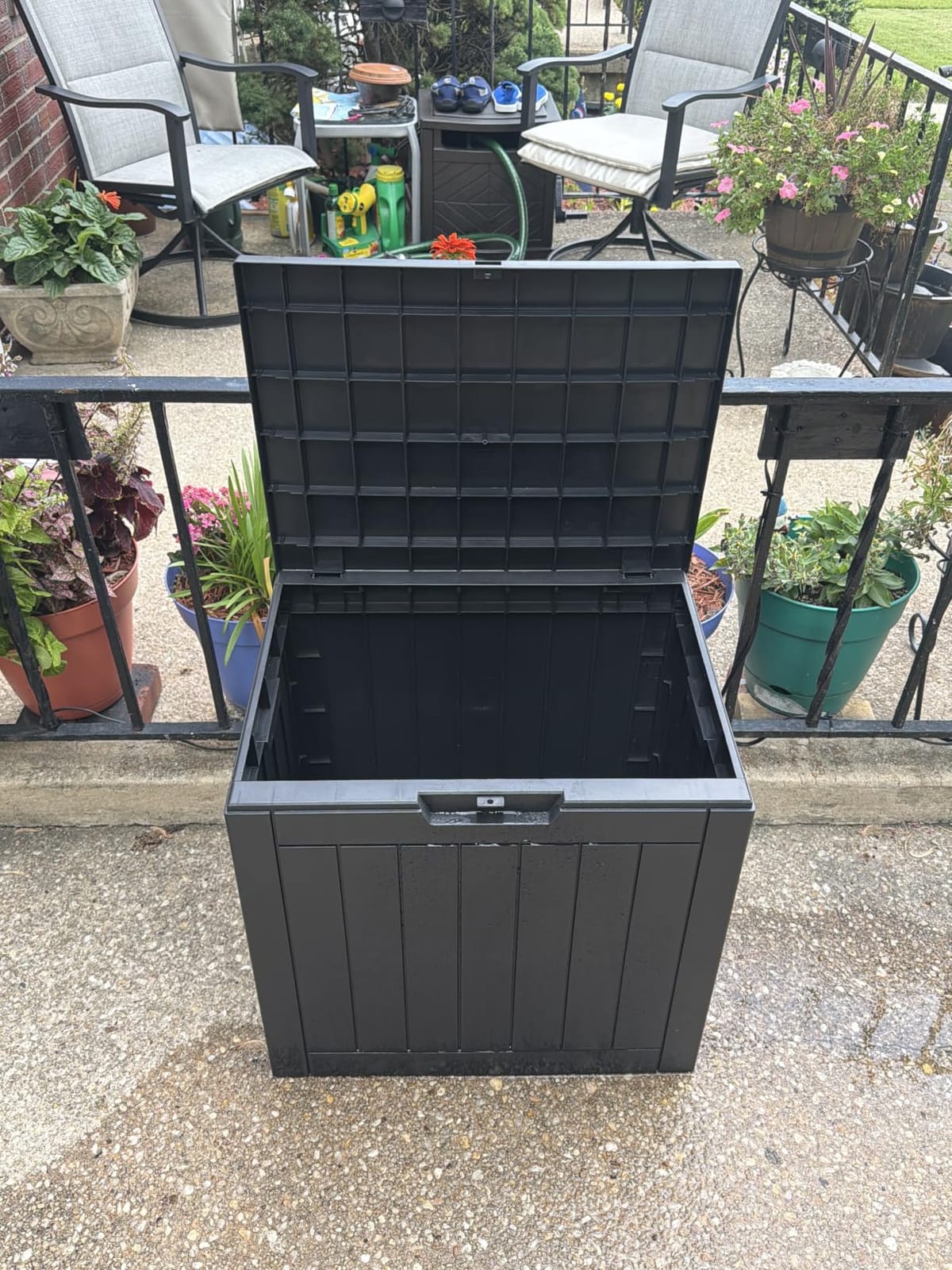 35 Gallon Outdoor Deck Box Lockable Waterproof Storage Black customer photo 1