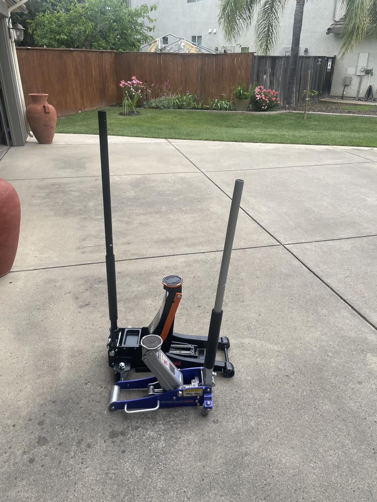 Low Profile Floor Jack 3 Ton (6600 lbs), Heavy Duty Hydraulic Jack for Car, Heavy-Duty Floor Jack with Dual Pistons Quick Lift Pump, Car Floor Jack with Lifting Range 3-1/8'' to 19-7/8'' customer photo 1