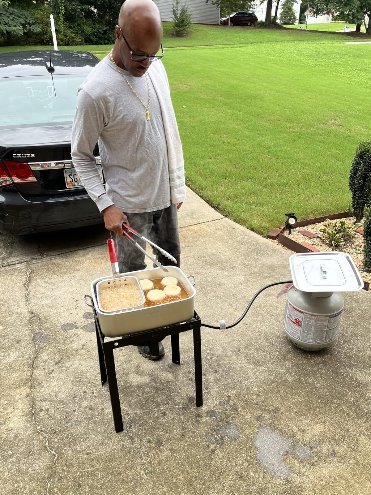 OuterMust 58,000 BTU Outdoor Fish Fryer with Baskets and Lid, 18 Qt. Propane Deep Fryer and 2 Inner Baskets, Ideal for Frying Fish, Chicken Wings, French Fries customer photo 2