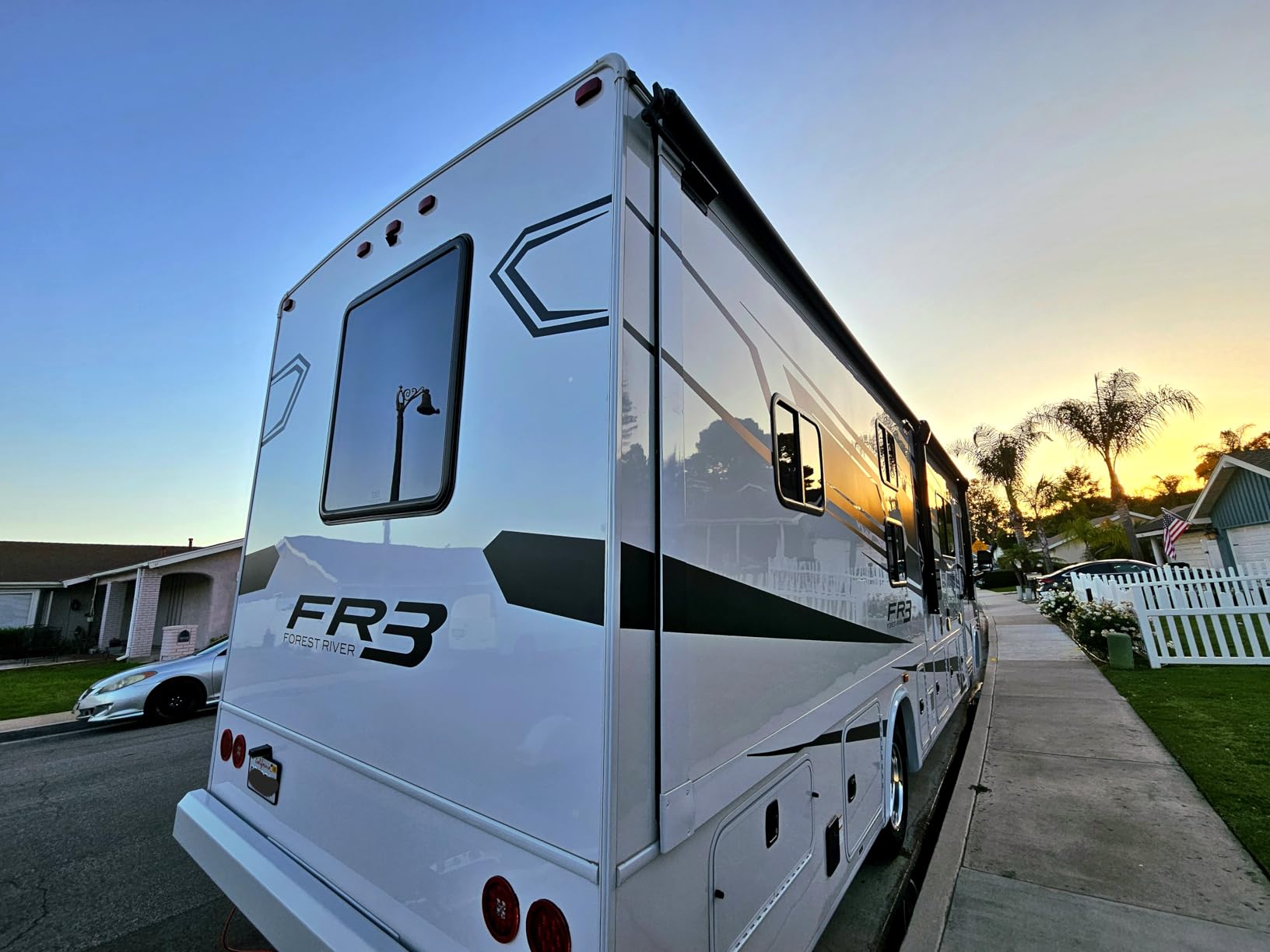 Meguiar's M2501 Marine/RV Hybrid Ceramic All Surface Sealant, 32oz - Premium Fiberglass and Gel Coat Sealant that Boosts Gloss, Beading & Protection from UV Damage - Easy to Apply and Wipe Off customer photo 1