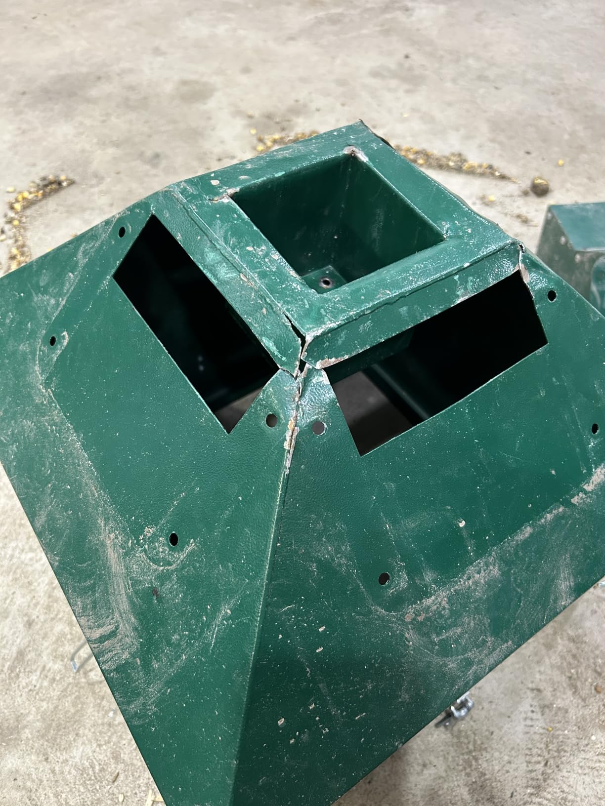 150lb Capacity Gravity-Fed Deer Feeder, Protein 4 Feed Head Gravity Feeder customer photo 2