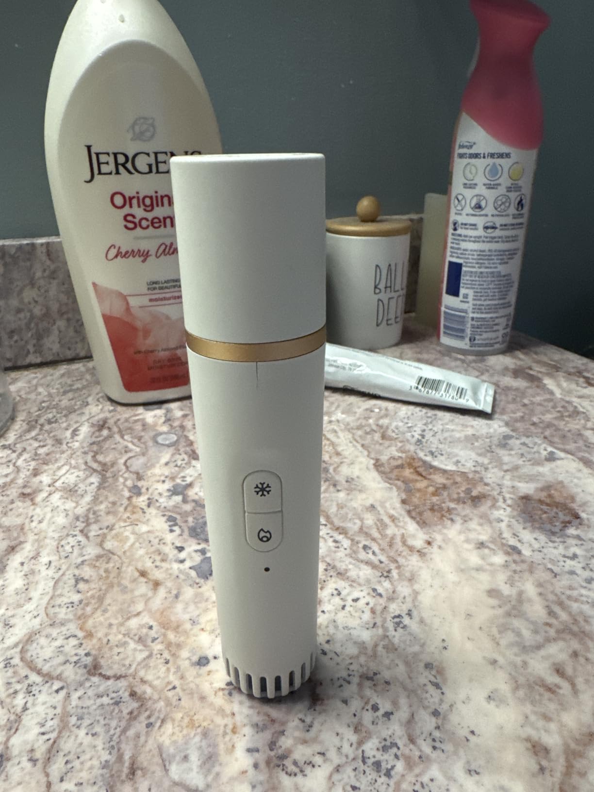 Therabody TheraFace Depuffing Wand - Cold and Heat Skincare Treatment to Depuff and Glow; Beauty Wand, Face Roller and Eye Massager for Eye Puffiness, Dark Circles and Skin Radiance (White) customer photo 2