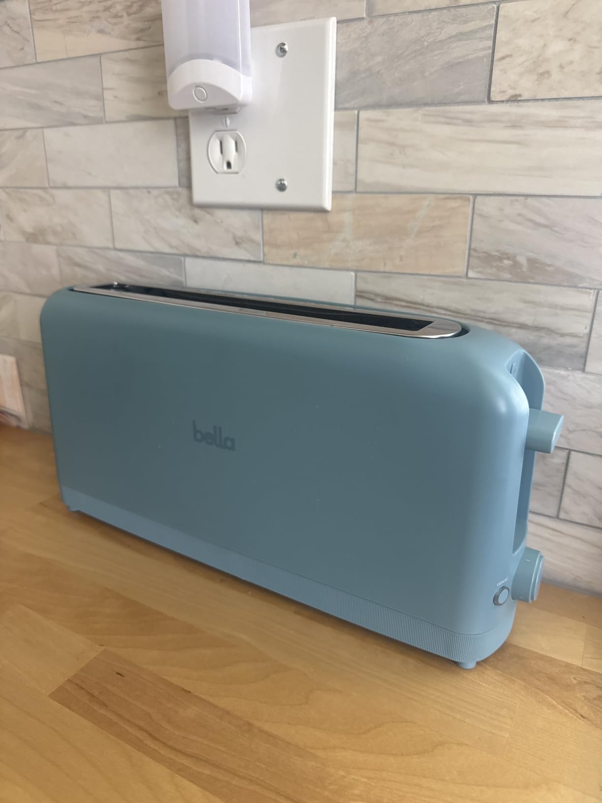 bella Fits-Anywhere Slim Toaster, 4 Slice Extra Long & Wide Slot customer photo 1