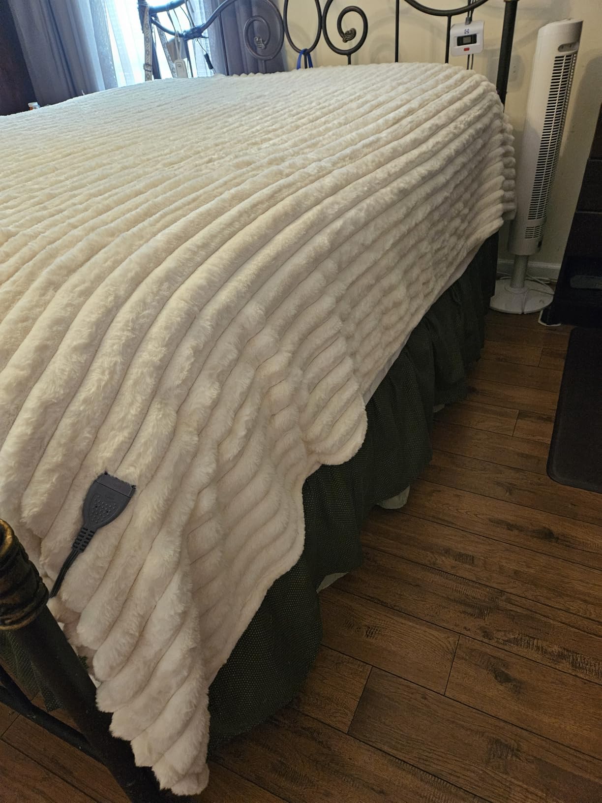 Sealy Electric Blanket Throw 50x60, Faux Fur to Sherpa, Blue White | Heated Blanket Throw with 6 Heating Levels, 2-10 Hours Auto Off, Overheat Protection, Machine Washable customer photo 1