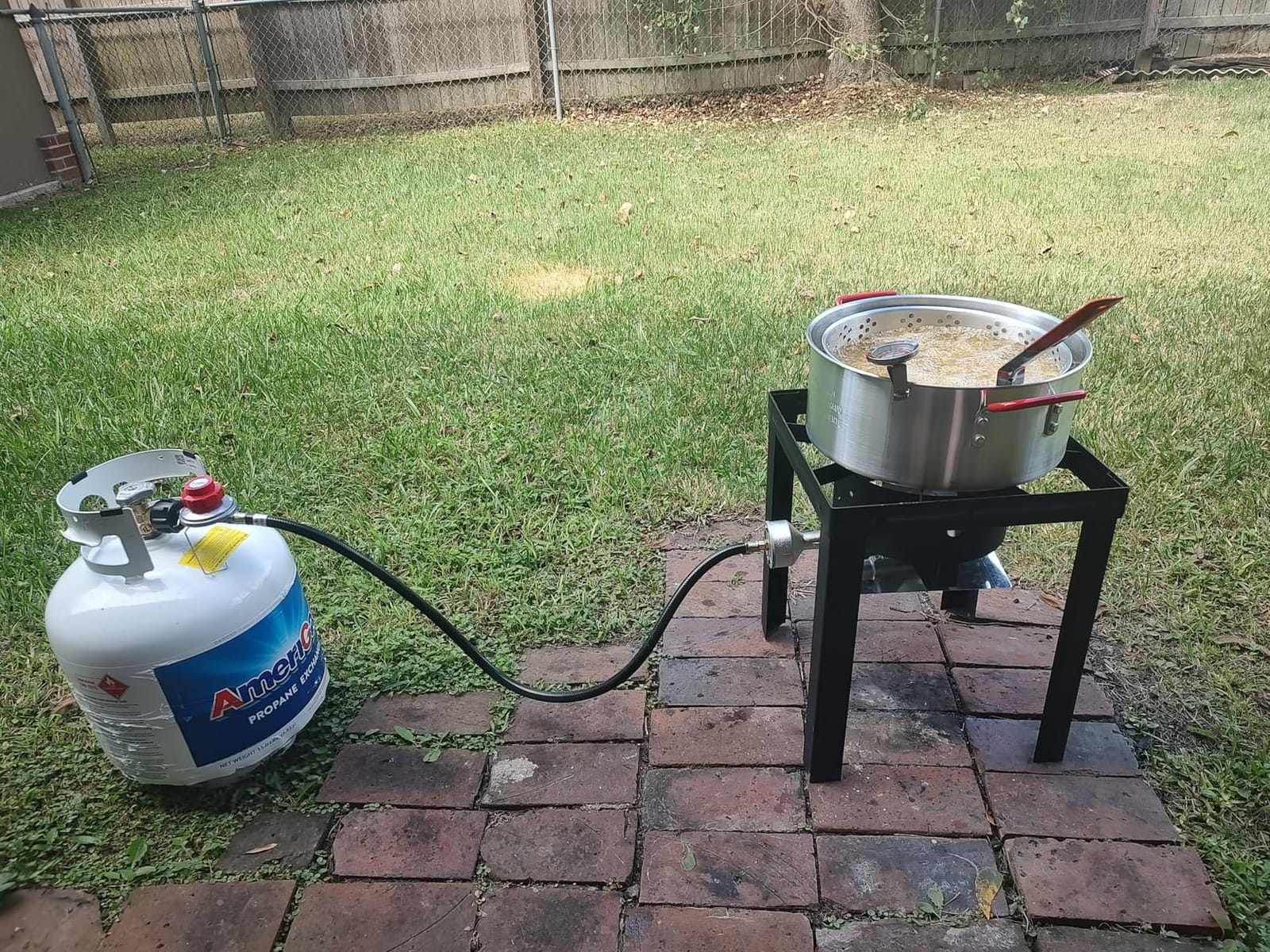 10QT Propane Fish Fryer with Basket, Cover, Lid & Tongs | 55,000 BTU Propane Burner, Outdoor Fryer with Thermometer, CSA Approved, Ideal for Fish, Fries & Wings customer photo 1