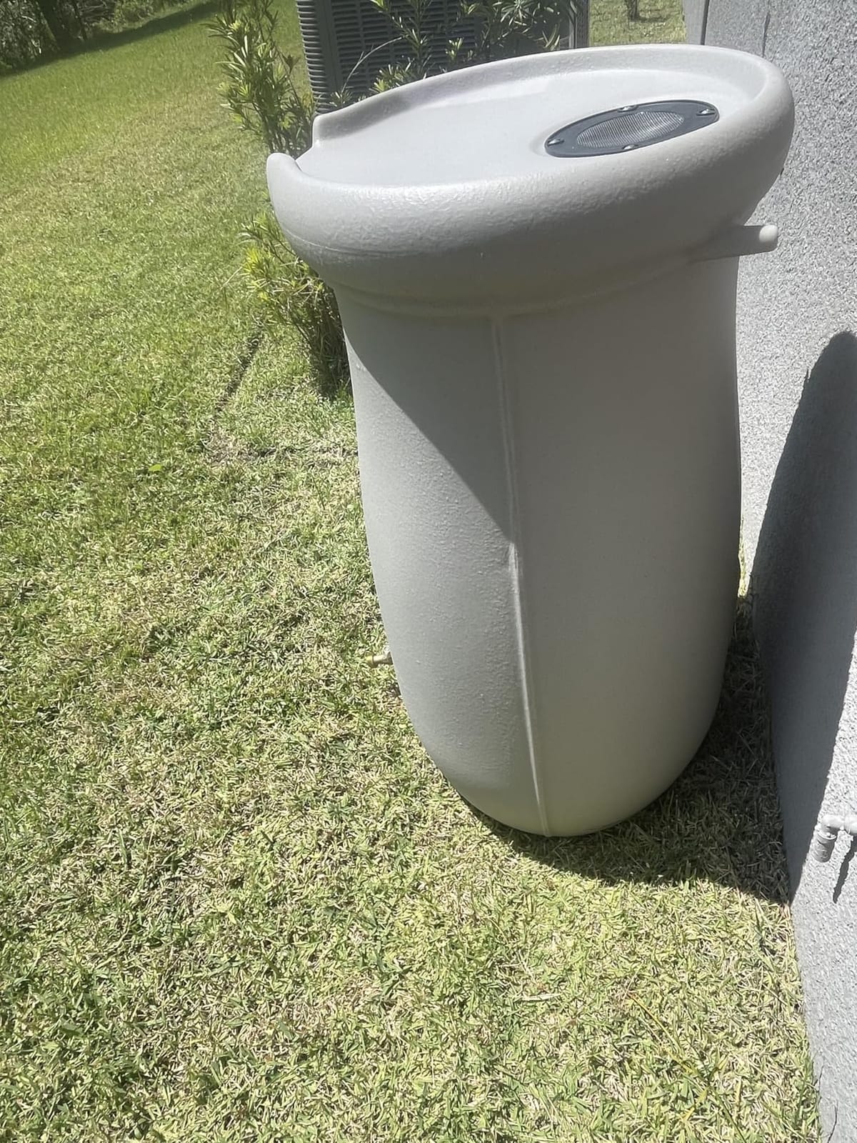 Step2 Fernway Rain Barrel, Outdoor Water Conservation Container, Holds 50 Gallons, Gray customer photo 1