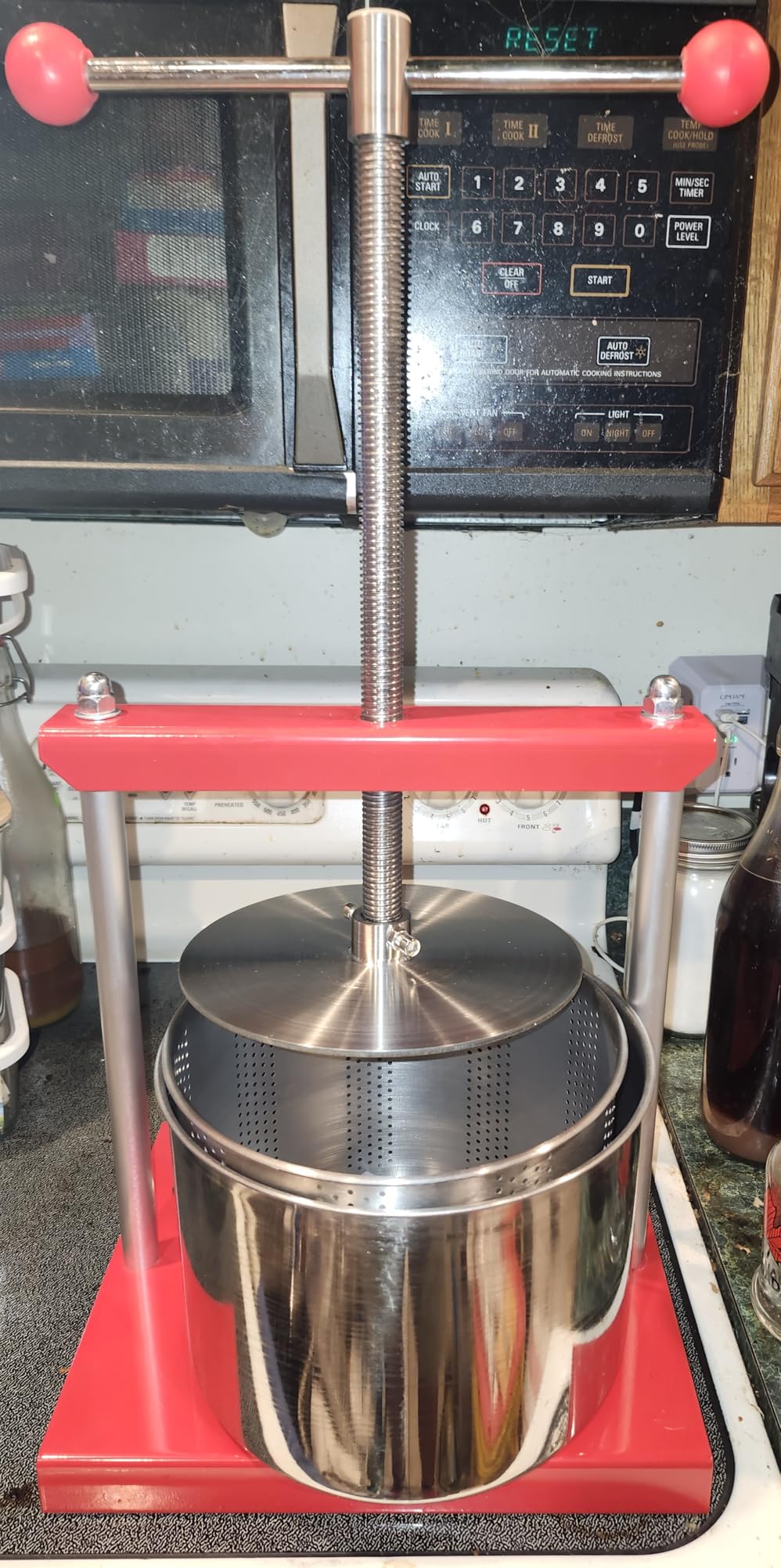 VEVOR 0.44 Gal/1.65L Fruit Wine Press, 2 Stainless Steel Barrels, Manual Juice Maker, Cider Apple Grape Tincture Honey Olive Oil Making Press with T-Handle customer photo 1