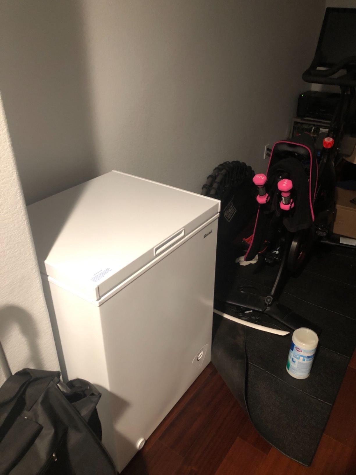 Smad Chest Freezer 18 Cu. Ft. Deep Freezer with Removable Basket, Energy-Saving, Garage Ready, Commercial Freezers 7 Adjustable Temperature, 4 Wheels, Low Noise, for Meat, Families, Outdoor, White customer photo 1