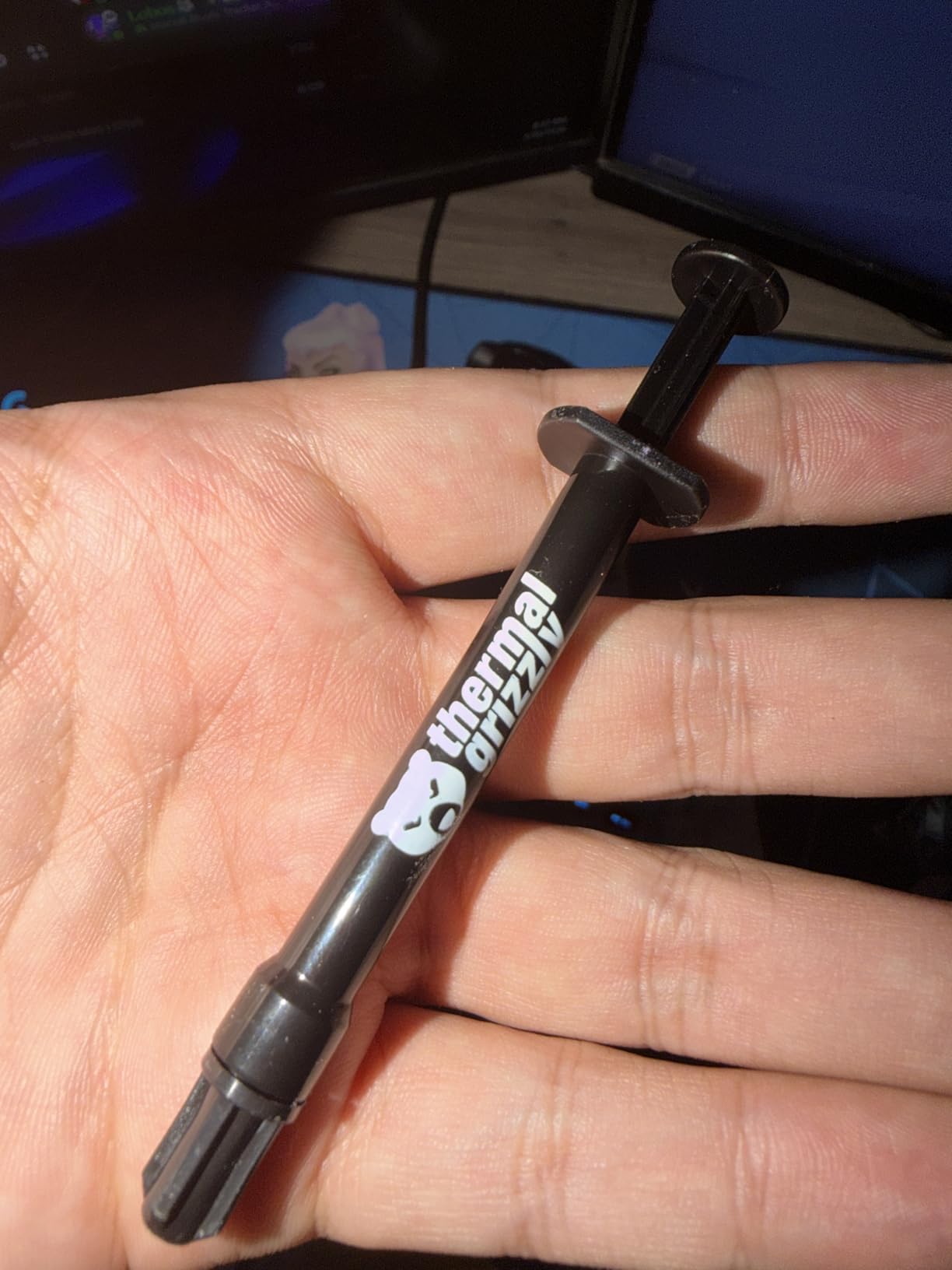 Thermal Grizzly Kryonaut Extreme - 2 Gram - Extremely High Performance Thermal Paste with 12 Cleaning Wipes for CPU/GPU/PS4/PS5/Xbox customer photo 1