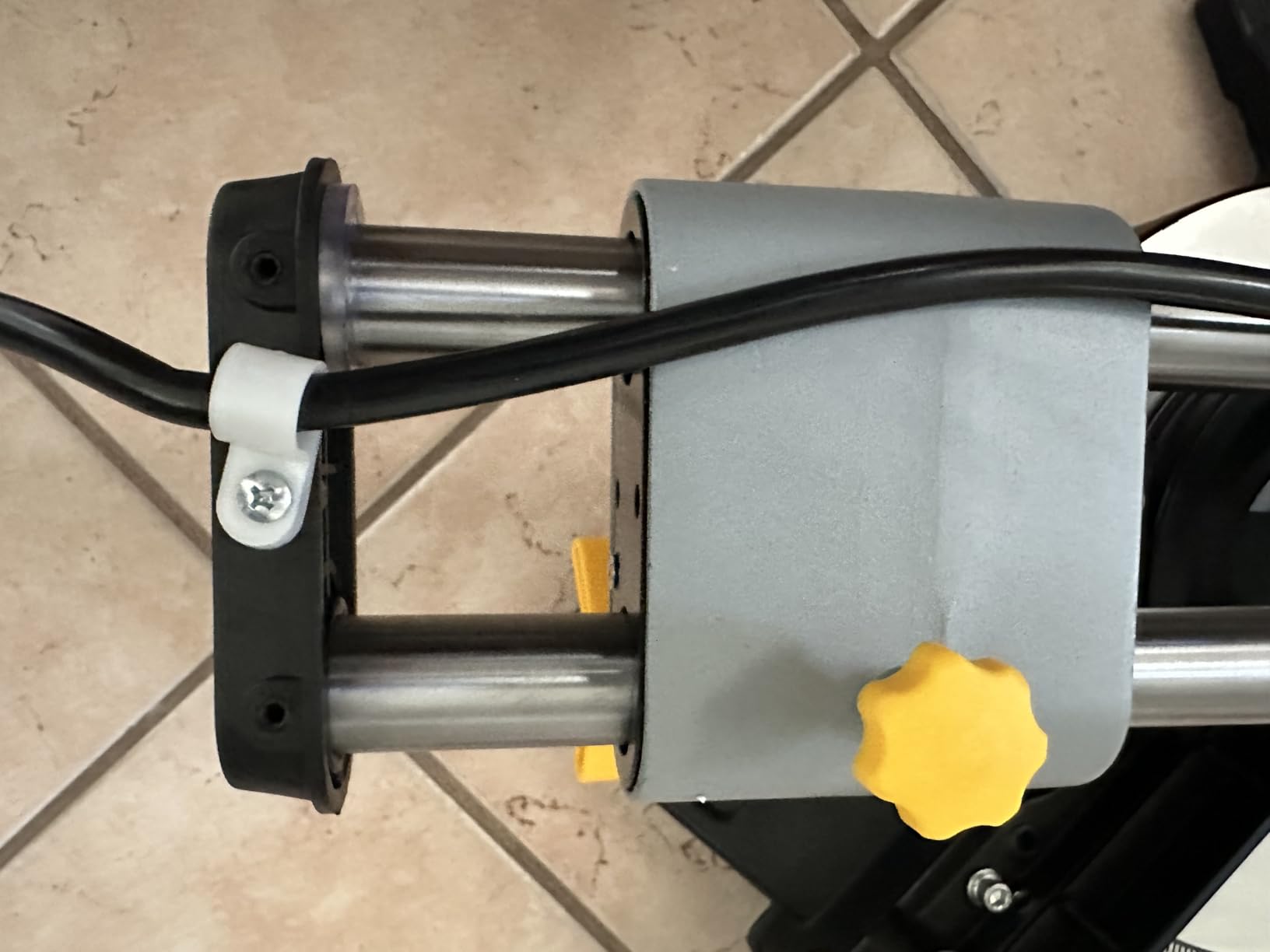 10-inch Sliding Compound Miter Saw, 5000RPM, 15 Amp, Single Bevel 0-45° with Extension Table, 36T Blade, Power Saw for Metal, Plastic, Wood, Laminates customer photo 2