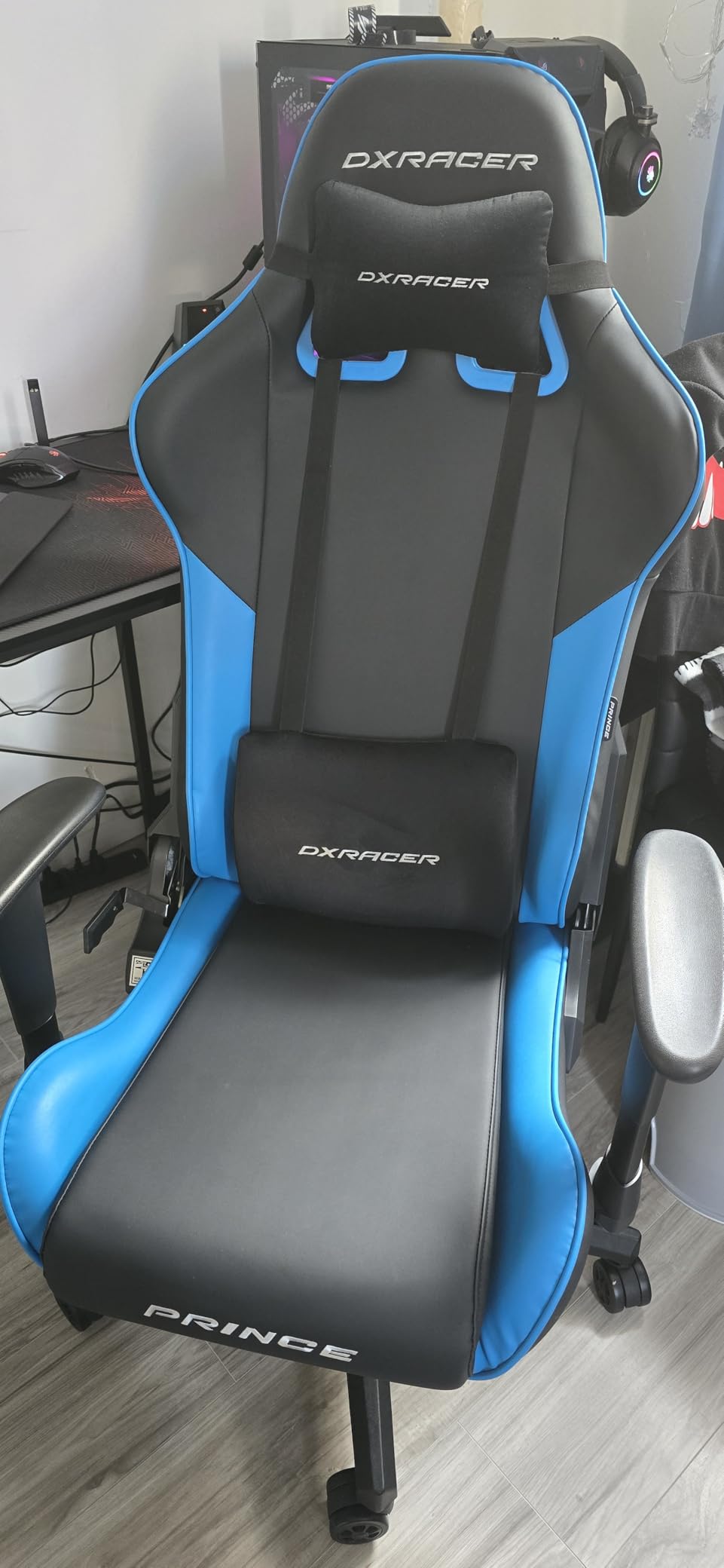 DXRacer Prince Series L Gaming Chair - Reclining, Ergonomic & Comfortable Computer Chair with 2D Armrest, Wing-Shaped Seat Base & Headrest Pillow Faux Leather (Faux Leather, Black & White) customer photo 1