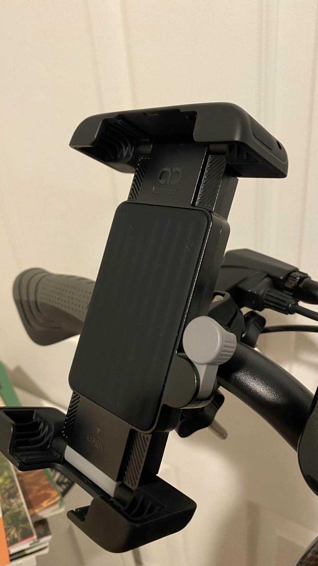 Lamicall Bike Motorcycle Phone Mount Holder - [1s Quick Lock] | Bike Cell Phone Holder Clip, Bicycle Scooter Handlebar Clamp, for iPhone 17 16 15 Pro Max, Galaxy S25 Ultra, 6-7.2