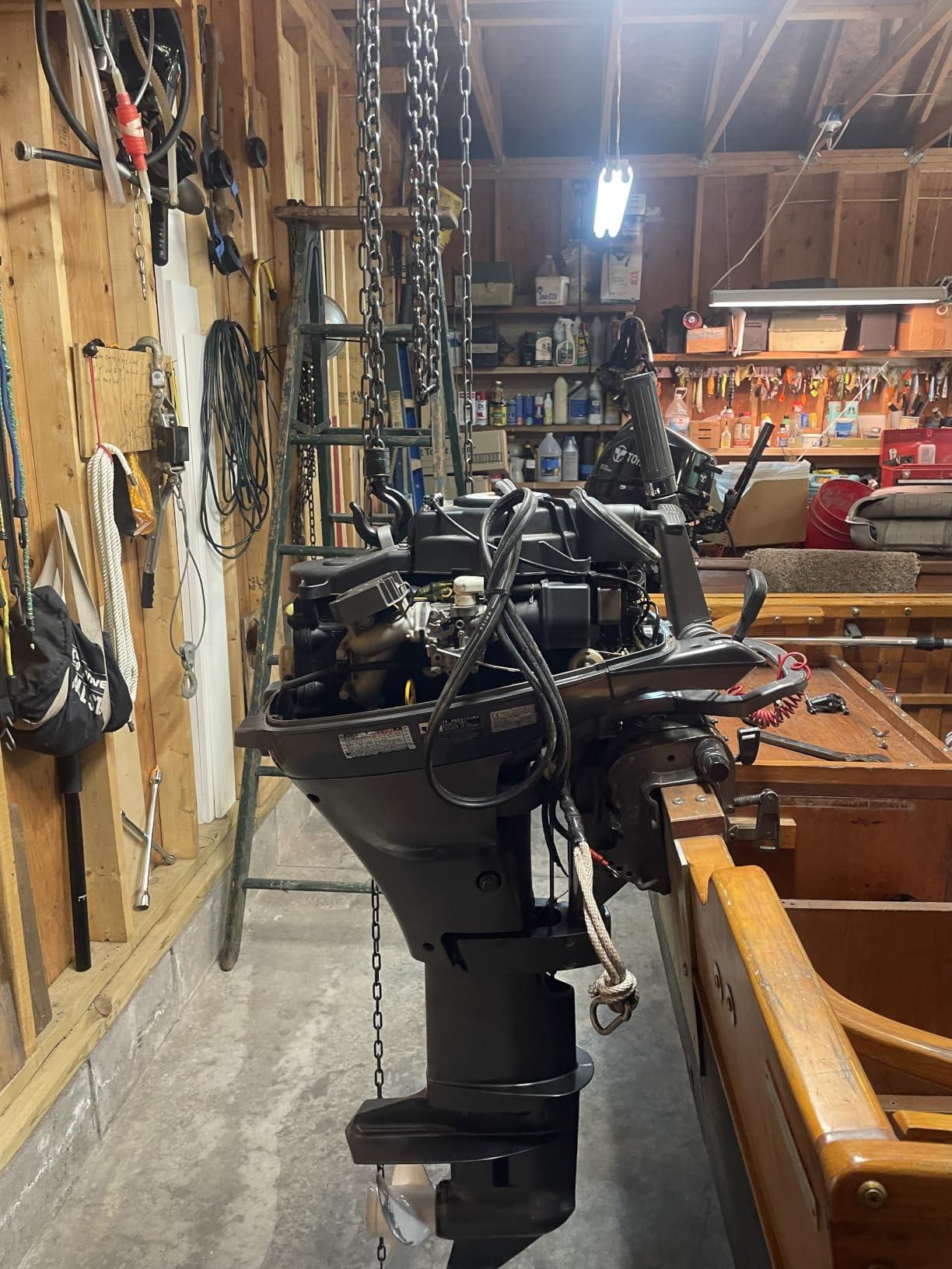 VEVOR Hand Chain Hoist, 1 Ton 2200 lbs Capacity, Manual Chain Block with Upgrade G70 Galvanized Chain, 10 ft Lifting Height, Heavy Duty Pulley Hoist for Garage Warehouse Automotive Machinery, Red customer photo 2